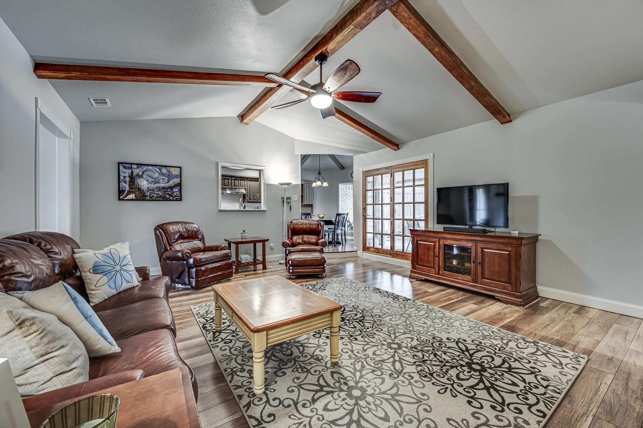 Single Family Residence For Sale in Dallas County , 947 Rock Canyon Drive, Duncanville, Texas 75137, 4 Bedroom, 3 Bathroom, 2 Garage spaces, 2,857 Sqft, built in 1972, mls#21263659, Real Estate Agent in Duncanville, Homes For Sale in Dallas county, Homes For Sale in Duncanville, Realtor in Duncanville Texas, Real Estate Brokerage Independent Realty Texas, Luminita Cordes Realtor