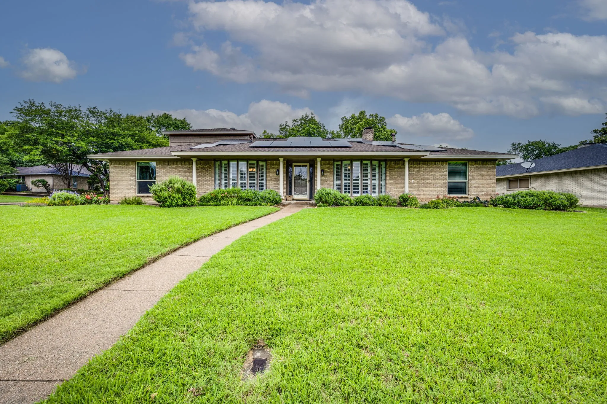 Single Family Residence For Sale in Dallas County , 947 Rock Canyon Drive, Duncanville, Texas 75137, 4 Bedroom, 3 Bathroom, 2 Garage spaces, 2,857 Sqft, built in 1972, mls#21263659, Real Estate Agent in Duncanville, Homes For Sale in Dallas county, Homes For Sale in Duncanville, Realtor in Duncanville Texas, Real Estate Brokerage Independent Realty Texas, Luminita Cordes Realtor