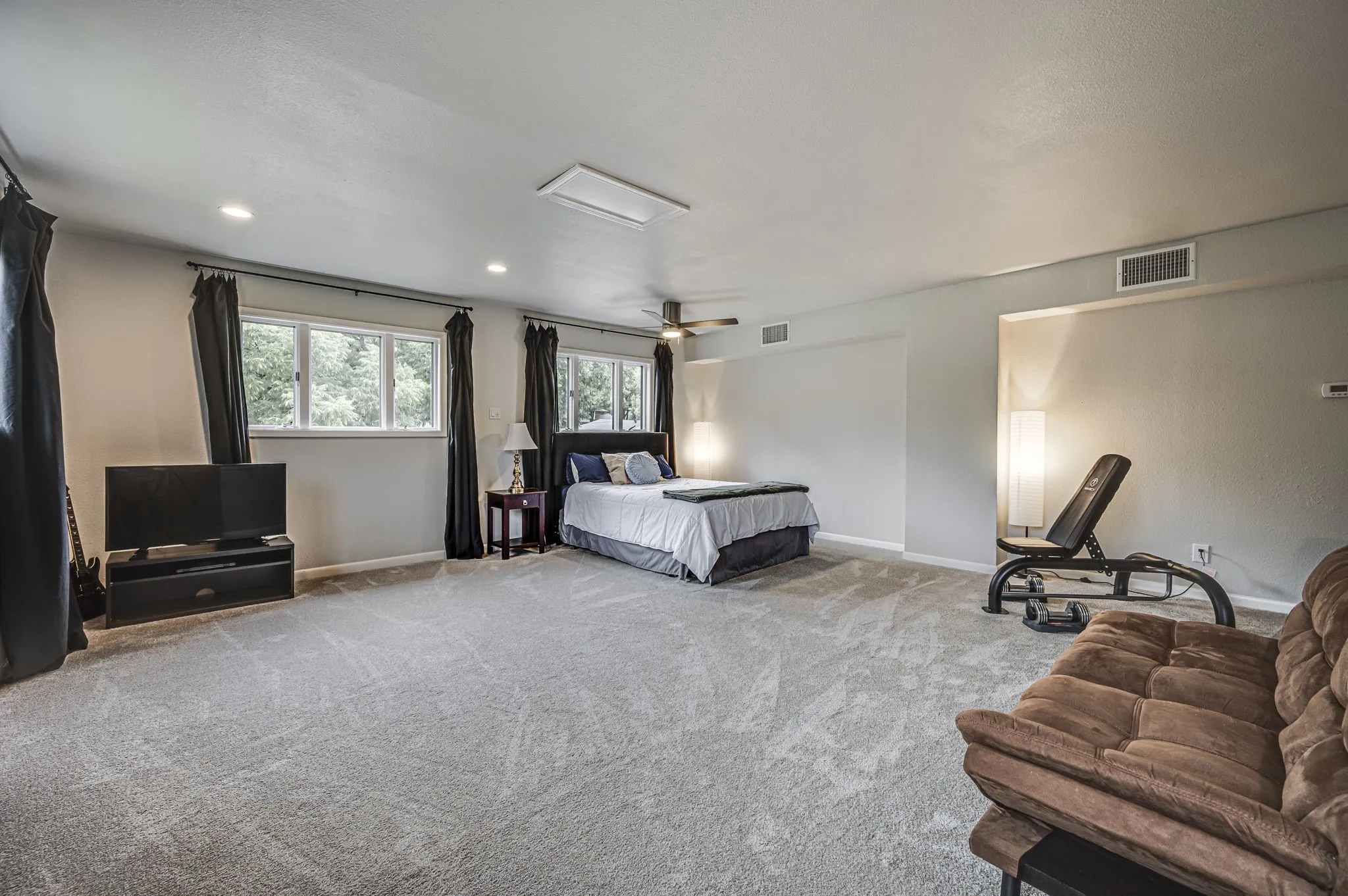 Single Family Residence For Sale in Dallas County , 947 Rock Canyon Drive, Duncanville, Texas 75137, 4 Bedroom, 3 Bathroom, 2 Garage spaces, 2,857 Sqft, built in 1972, mls#21263659, Real Estate Agent in Duncanville, Homes For Sale in Dallas county, Homes For Sale in Duncanville, Realtor in Duncanville Texas, Real Estate Brokerage Independent Realty Texas, Luminita Cordes Realtor