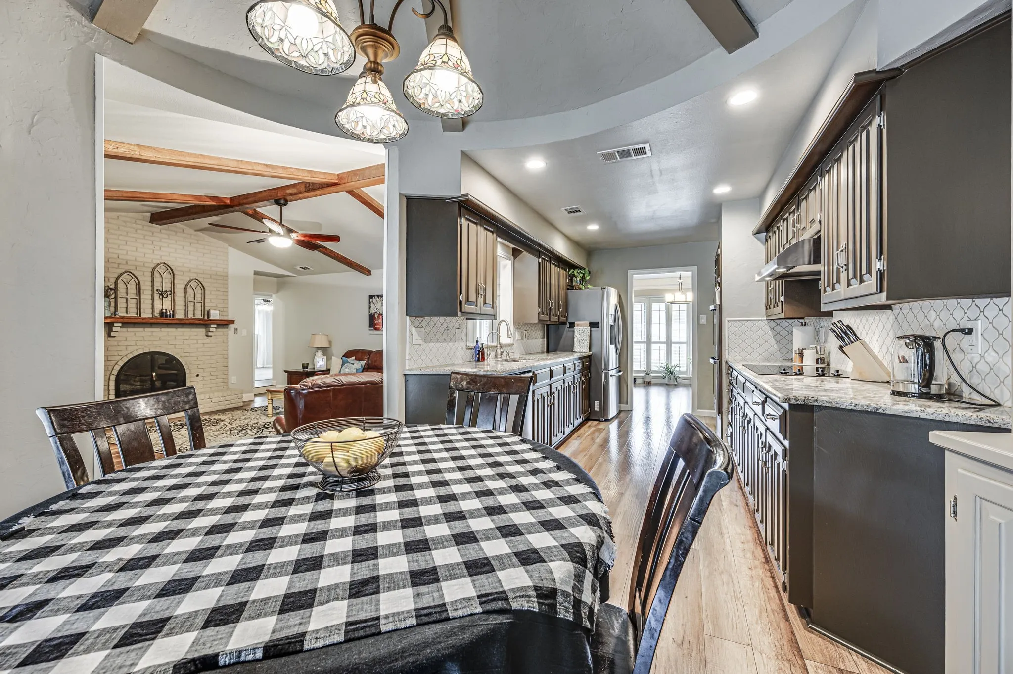 Single Family Residence For Sale in Dallas County , 947 Rock Canyon Drive, Duncanville, Texas 75137, 4 Bedroom, 3 Bathroom, 2 Garage spaces, 2,857 Sqft, built in 1972, mls#21263659, Real Estate Agent in Duncanville, Homes For Sale in Dallas county, Homes For Sale in Duncanville, Realtor in Duncanville Texas, Real Estate Brokerage Independent Realty Texas, Luminita Cordes Realtor