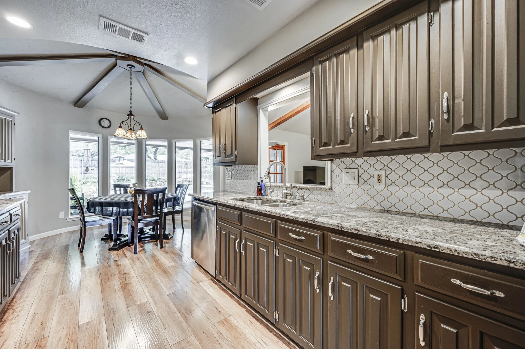 Single Family Residence For Sale in Dallas County , 947 Rock Canyon Drive, Duncanville, Texas 75137, 4 Bedroom, 3 Bathroom, 2 Garage spaces, 2,857 Sqft, built in 1972, mls#21263659, Real Estate Agent in Duncanville, Homes For Sale in Dallas county, Homes For Sale in Duncanville, Realtor in Duncanville Texas, Real Estate Brokerage Independent Realty Texas, Luminita Cordes Realtor