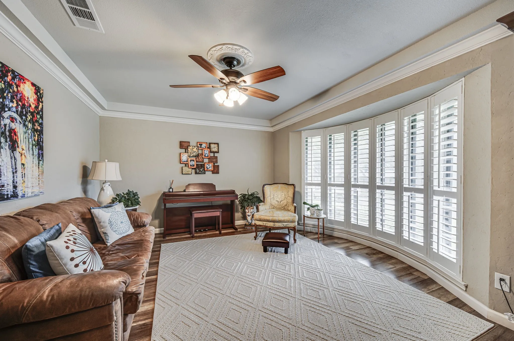 Single Family Residence For Sale in Dallas County , 947 Rock Canyon Drive, Duncanville, Texas 75137, 4 Bedroom, 3 Bathroom, 2 Garage spaces, 2,857 Sqft, built in 1972, mls#21263659, Real Estate Agent in Duncanville, Homes For Sale in Dallas county, Homes For Sale in Duncanville, Realtor in Duncanville Texas, Real Estate Brokerage Independent Realty Texas, Luminita Cordes Realtor