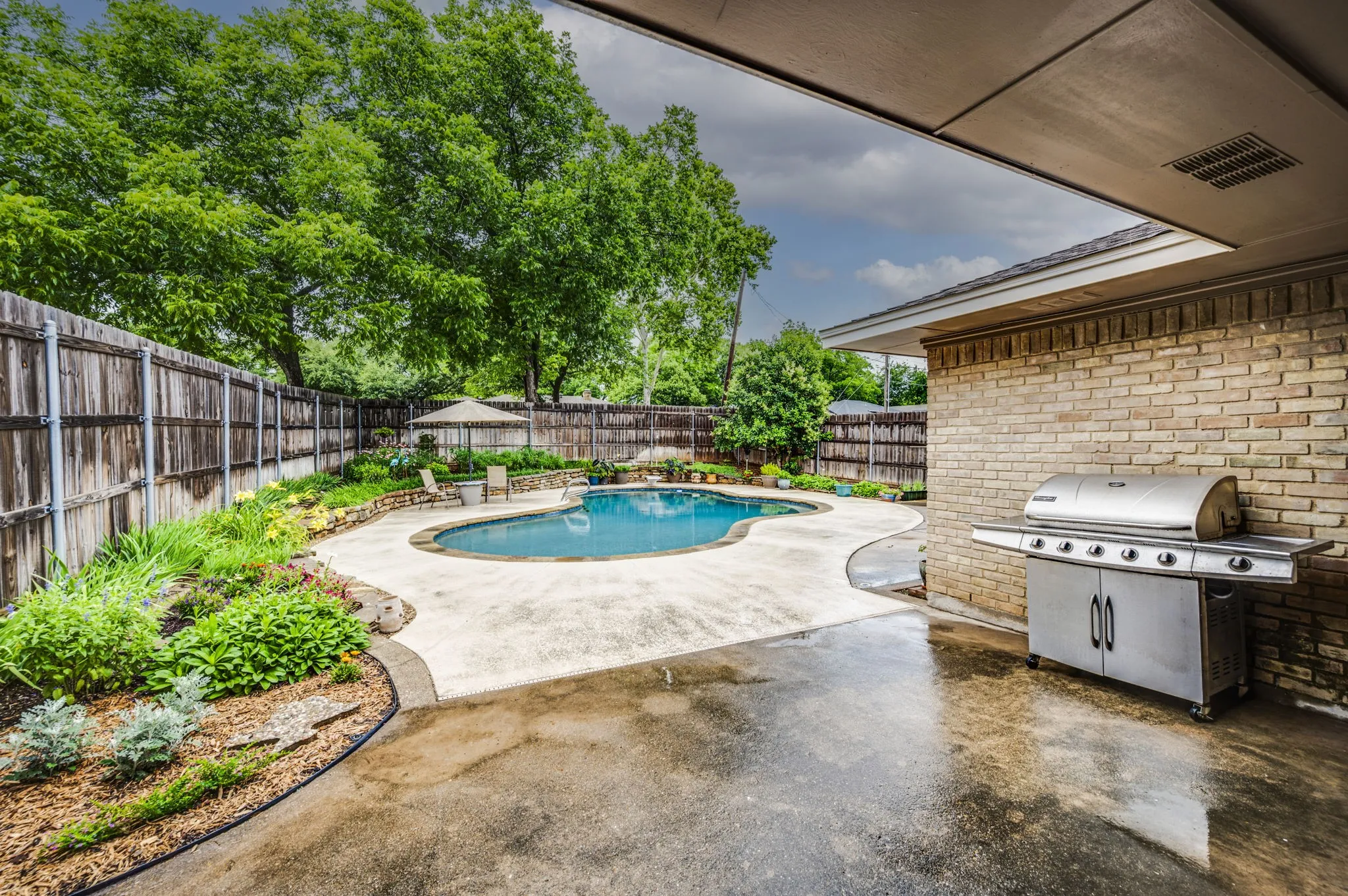Single Family Residence For Sale in Dallas County , 947 Rock Canyon Drive, Duncanville, Texas 75137, 4 Bedroom, 3 Bathroom, 2 Garage spaces, 2,857 Sqft, built in 1972, mls#21263659, Real Estate Agent in Duncanville, Homes For Sale in Dallas county, Homes For Sale in Duncanville, Realtor in Duncanville Texas, Real Estate Brokerage Independent Realty Texas, Luminita Cordes Realtor
