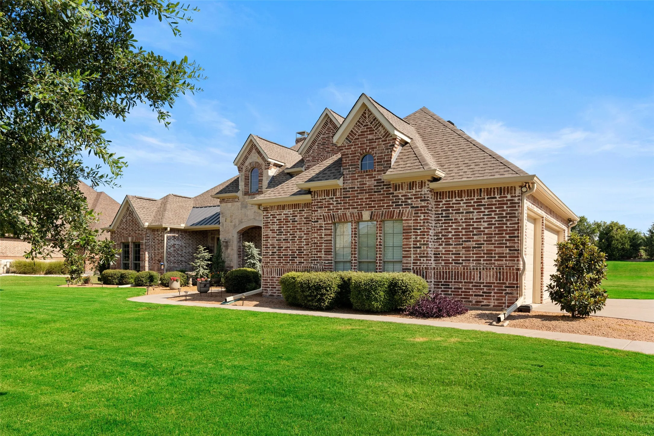 Single Family Residence For Sale in Collin County , 2000 Fair Oaks Lane, Prosper, Texas 75078, 5 Bedroom, 4 Bathroom, 3 Garage spaces, 3,718 Sqft, built in 2005, mls#21255635, Real Estate Agent in Prosper, Homes For Sale in Collin county, Homes For Sale in Prosper, Realtor in Prosper Texas, Real Estate Brokerage Independent Realty Texas, Luminita Cordes Realtor