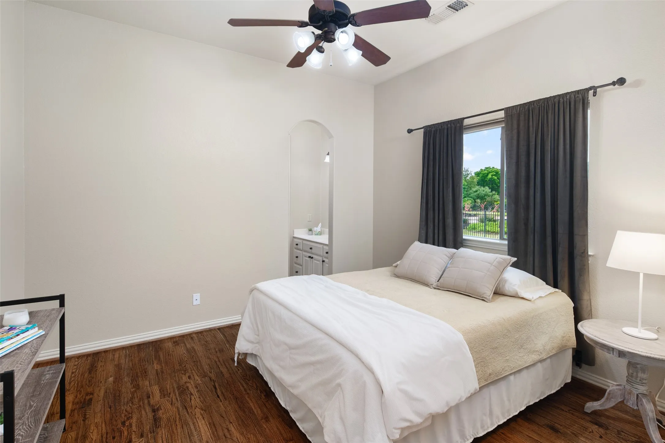 DownStairs Bedroom with Abundance of Space and Jack and Jill Bathroom