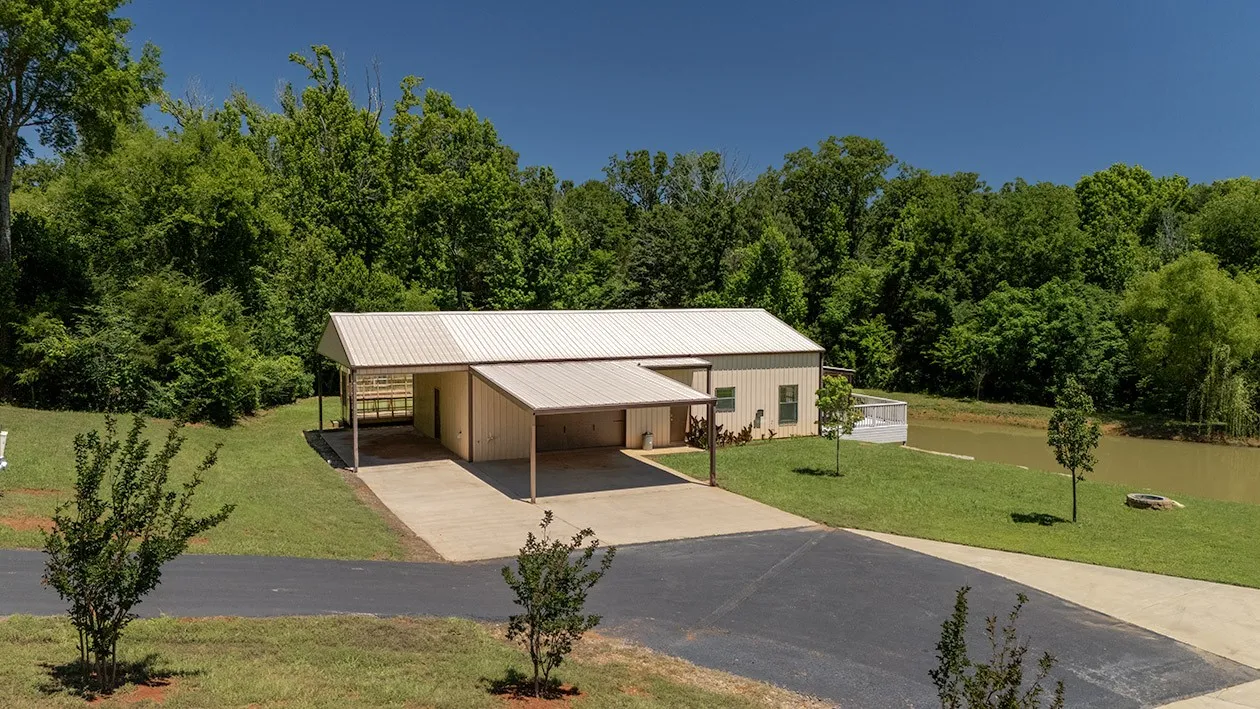 Single Family Residence For Sale in Smith County , 15460 County Road 434, Lindale, Texas 75771, 2 Bedroom, 3 Bathroom, 1 Garage spaces, 1,668 Sqft, built in 2015, mls#21263674, Real Estate Agent in Lindale, Homes For Sale in Smith county, Homes For Sale in Lindale, Realtor in Lindale Texas, Real Estate Brokerage Independent Realty Texas, Luminita Cordes Realtor