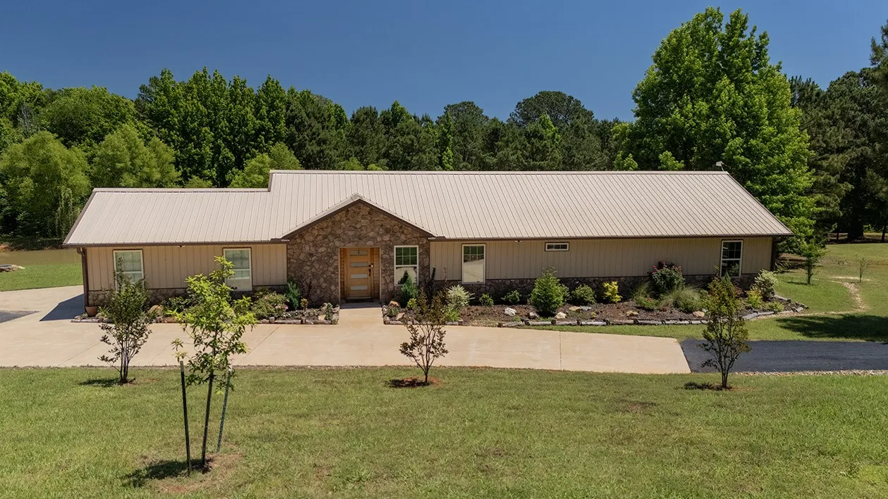 Single Family Residence For Sale in Smith County , 15460 County Road 434, Lindale, Texas 75771, 2 Bedroom, 3 Bathroom, 1 Garage spaces, 1,668 Sqft, built in 2015, mls#21263674, Real Estate Agent in Lindale, Homes For Sale in Smith county, Homes For Sale in Lindale, Realtor in Lindale Texas, Real Estate Brokerage Independent Realty Texas, Luminita Cordes Realtor