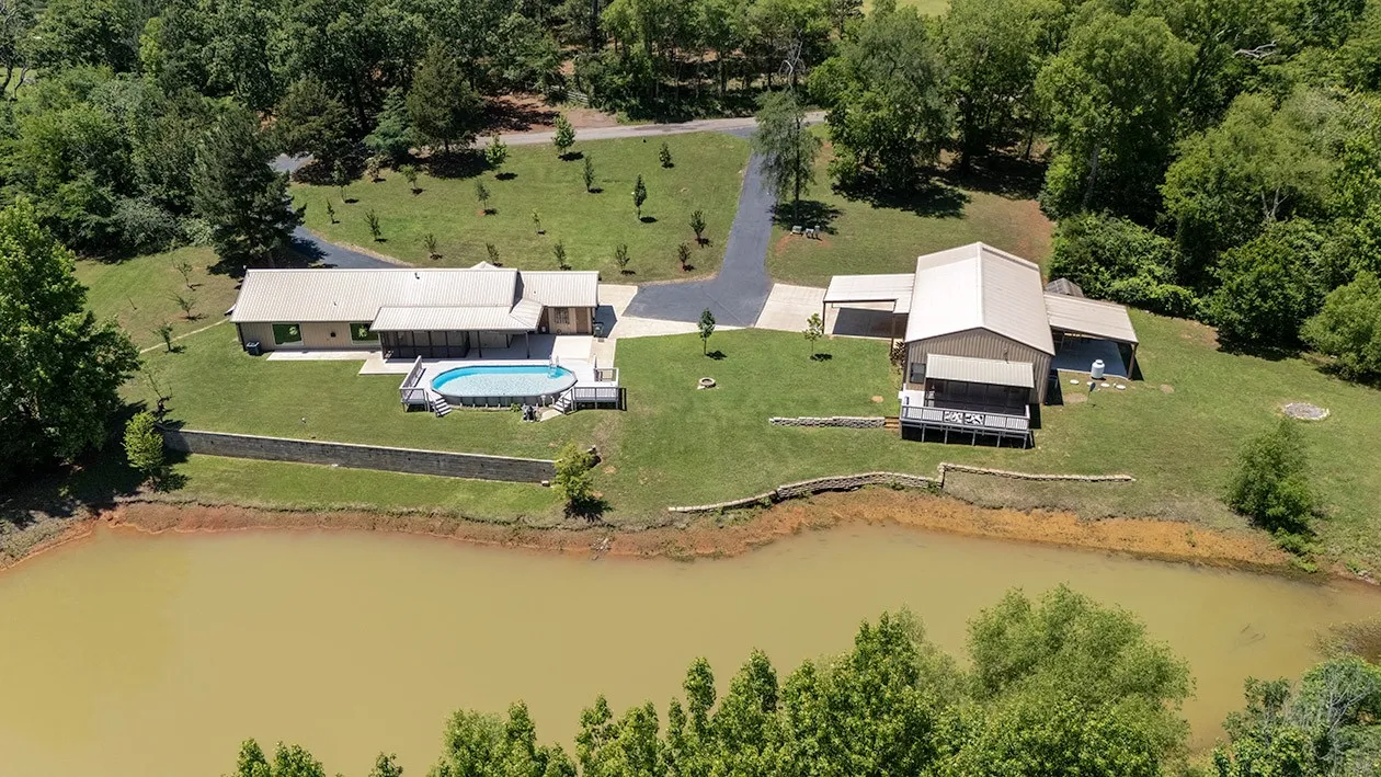 Single Family Residence For Sale in Smith County , 15460 County Road 434, Lindale, Texas 75771, 2 Bedroom, 3 Bathroom, 1 Garage spaces, 1,668 Sqft, built in 2015, mls#21263674, Real Estate Agent in Lindale, Homes For Sale in Smith county, Homes For Sale in Lindale, Realtor in Lindale Texas, Real Estate Brokerage Independent Realty Texas, Luminita Cordes Realtor