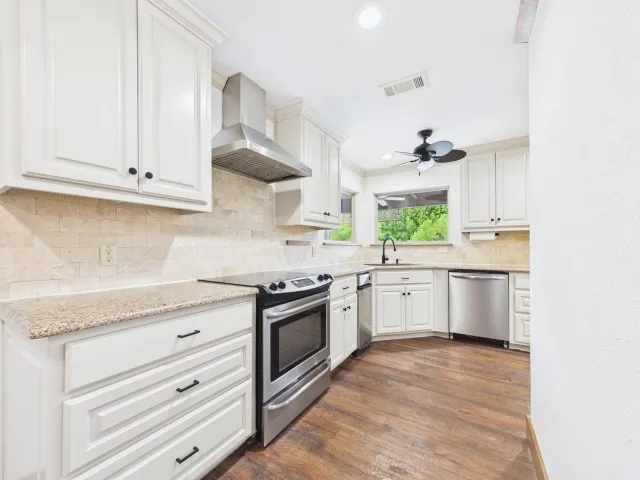 Single Family Residence For Sale in Smith County , 15460 County Road 434, Lindale, Texas 75771, 2 Bedroom, 3 Bathroom, 1 Garage spaces, 1,668 Sqft, built in 2015, mls#21263674, Real Estate Agent in Lindale, Homes For Sale in Smith county, Homes For Sale in Lindale, Realtor in Lindale Texas, Real Estate Brokerage Independent Realty Texas, Luminita Cordes Realtor