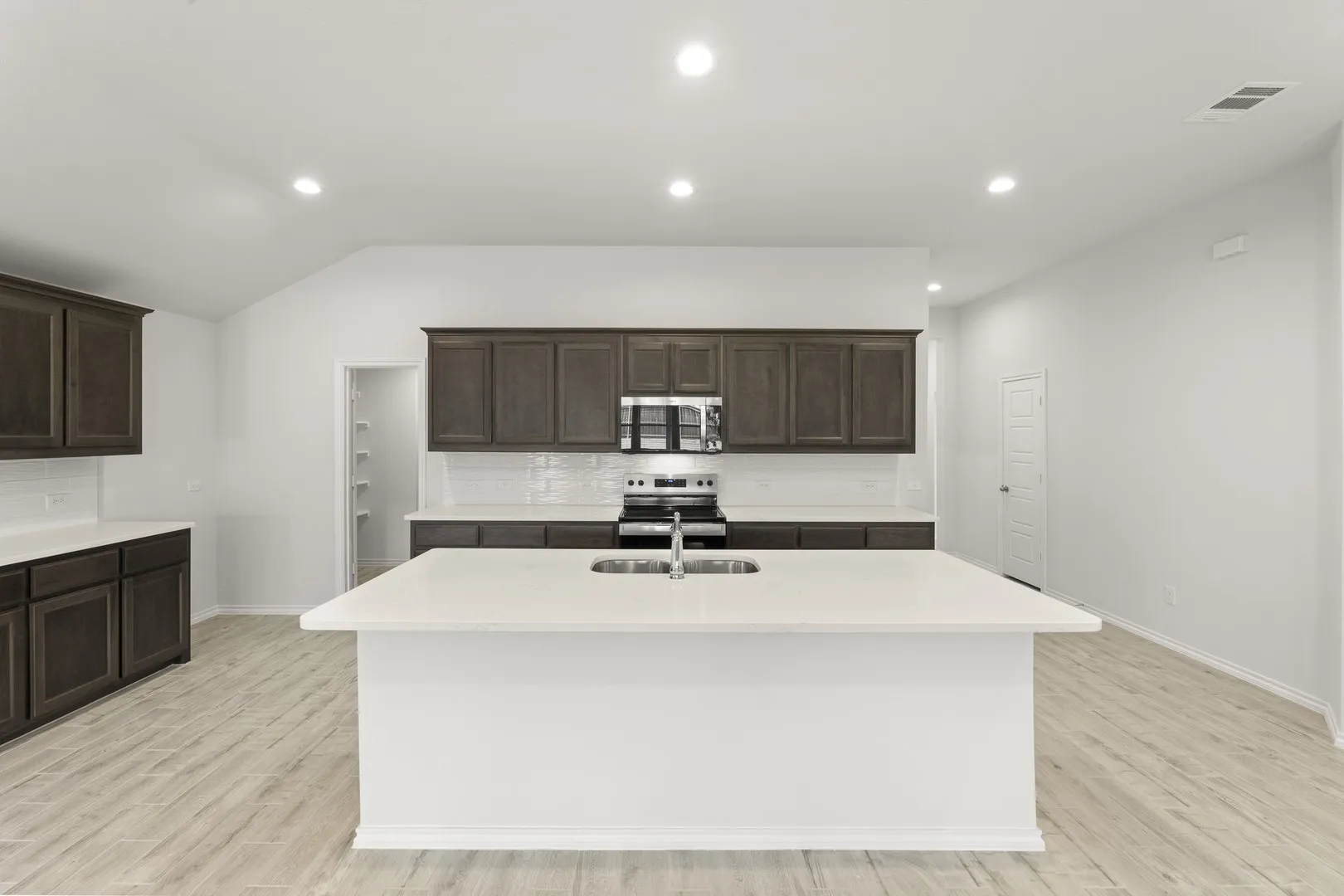 08. 3274 Ribisl - Kitchen