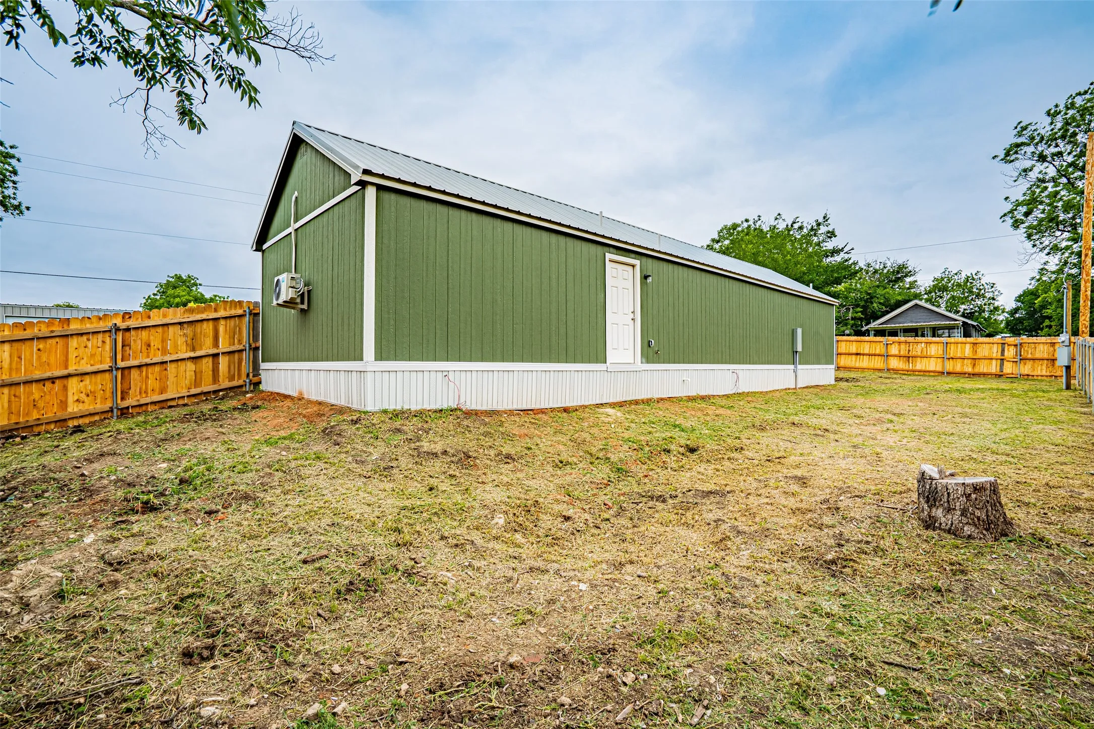 Manufactured Home For Sale in Erath County , 329 Vine Street, Dublin, Texas 76446, 2 Bedroom, 2 Bathroom, Garage spaces, 1,080 Sqft, built in 2025, mls#21263636, Real Estate Agent in Dublin, Homes For Sale in Erath county, Homes For Sale in Dublin, Realtor in Dublin Texas, Real Estate Brokerage Independent Realty Texas, Luminita Cordes Realtor