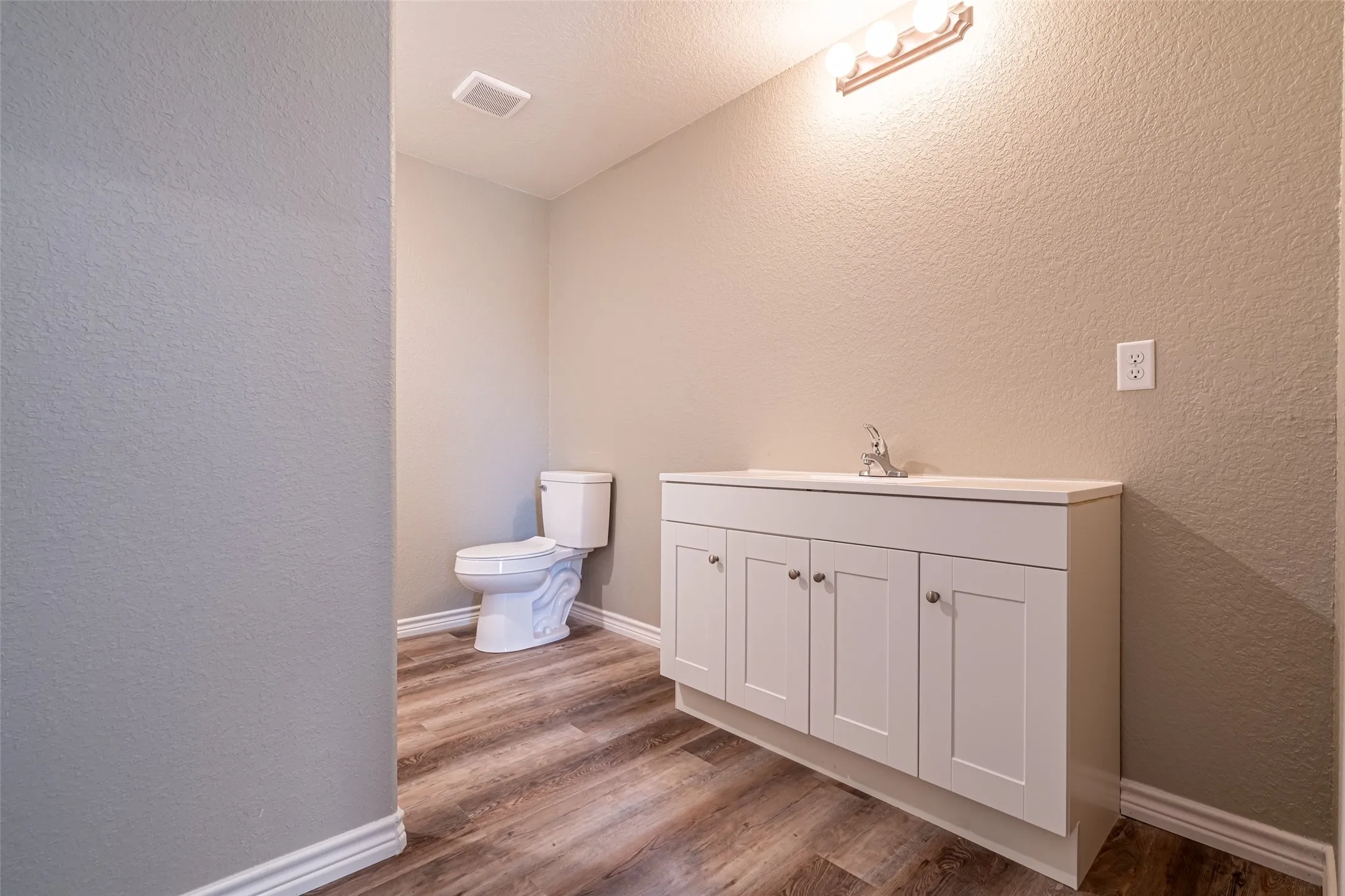 Manufactured Home For Sale in Erath County , 329 Vine Street, Dublin, Texas 76446, 2 Bedroom, 2 Bathroom, Garage spaces, 1,080 Sqft, built in 2025, mls#21263636, Real Estate Agent in Dublin, Homes For Sale in Erath county, Homes For Sale in Dublin, Realtor in Dublin Texas, Real Estate Brokerage Independent Realty Texas, Luminita Cordes Realtor