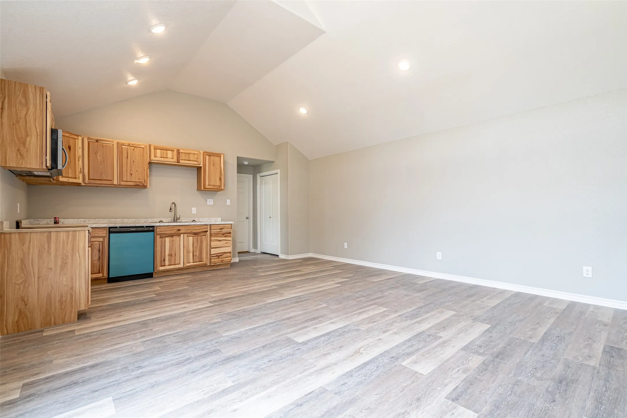 Manufactured Home For Sale in Erath County , 329 Vine Street, Dublin, Texas 76446, 2 Bedroom, 2 Bathroom, Garage spaces, 1,080 Sqft, built in 2025, mls#21263636, Real Estate Agent in Dublin, Homes For Sale in Erath county, Homes For Sale in Dublin, Realtor in Dublin Texas, Real Estate Brokerage Independent Realty Texas, Luminita Cordes Realtor