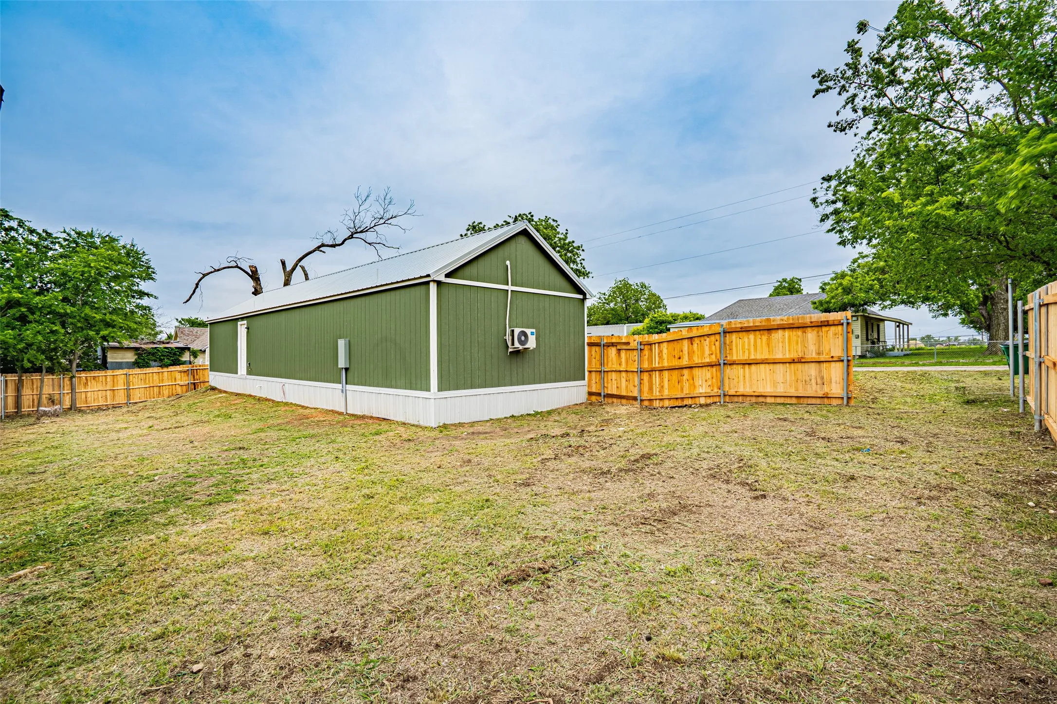 Manufactured Home For Sale in Erath County , 329 Vine Street, Dublin, Texas 76446, 2 Bedroom, 2 Bathroom, Garage spaces, 1,080 Sqft, built in 2025, mls#21263636, Real Estate Agent in Dublin, Homes For Sale in Erath county, Homes For Sale in Dublin, Realtor in Dublin Texas, Real Estate Brokerage Independent Realty Texas, Luminita Cordes Realtor