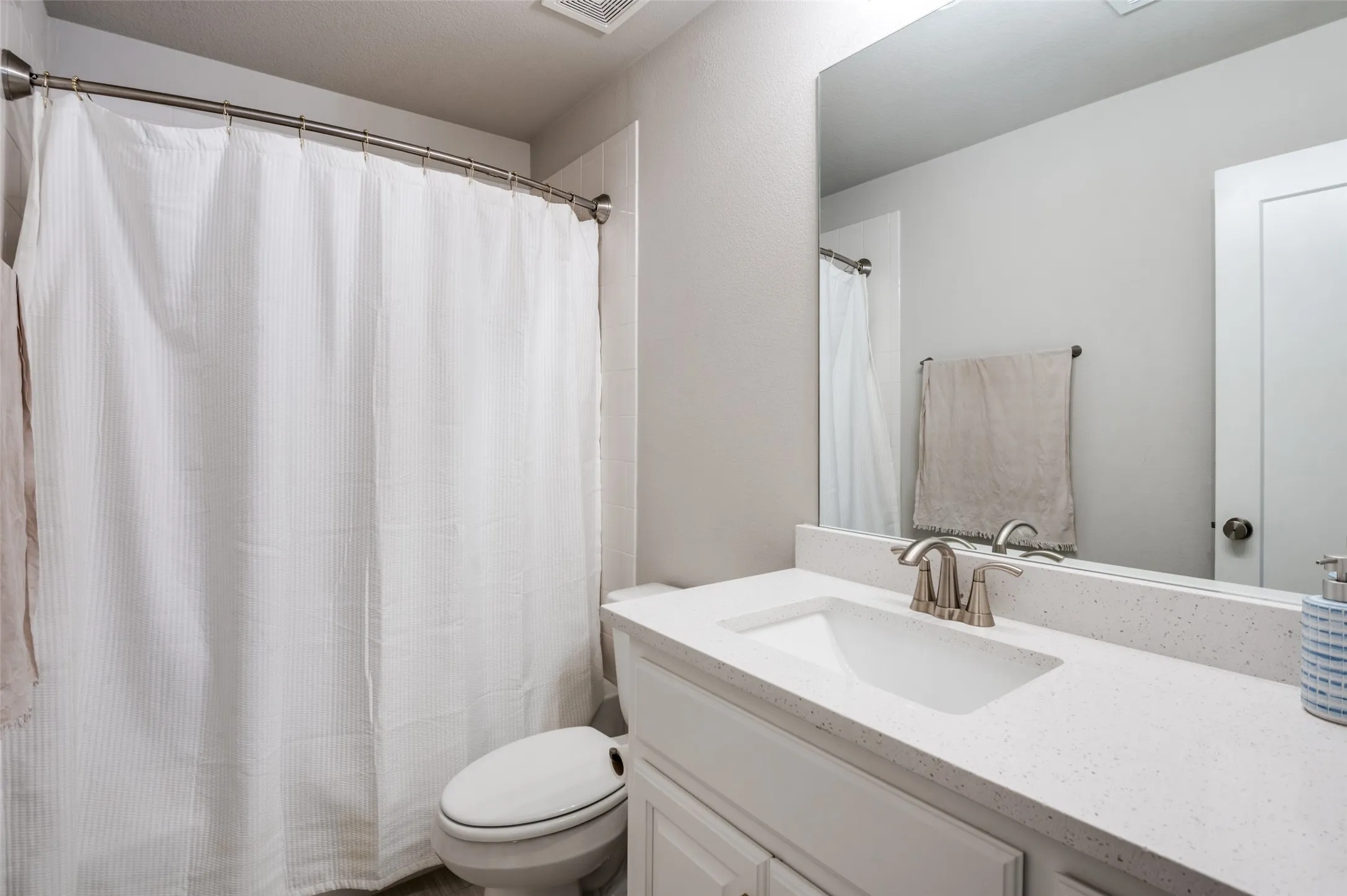 Single Family Residence For Sale in Collin County , 2331 Rolling Vista Lane, Prosper, Texas 75078, 5 Bedroom, 6 Bathroom, 3 Garage spaces, 3,989 Sqft, built in 2022, mls#21231539, Real Estate Agent in Prosper, Homes For Sale in Collin county, Homes For Sale in Prosper, Realtor in Prosper Texas, Real Estate Brokerage Independent Realty Texas, Luminita Cordes Realtor