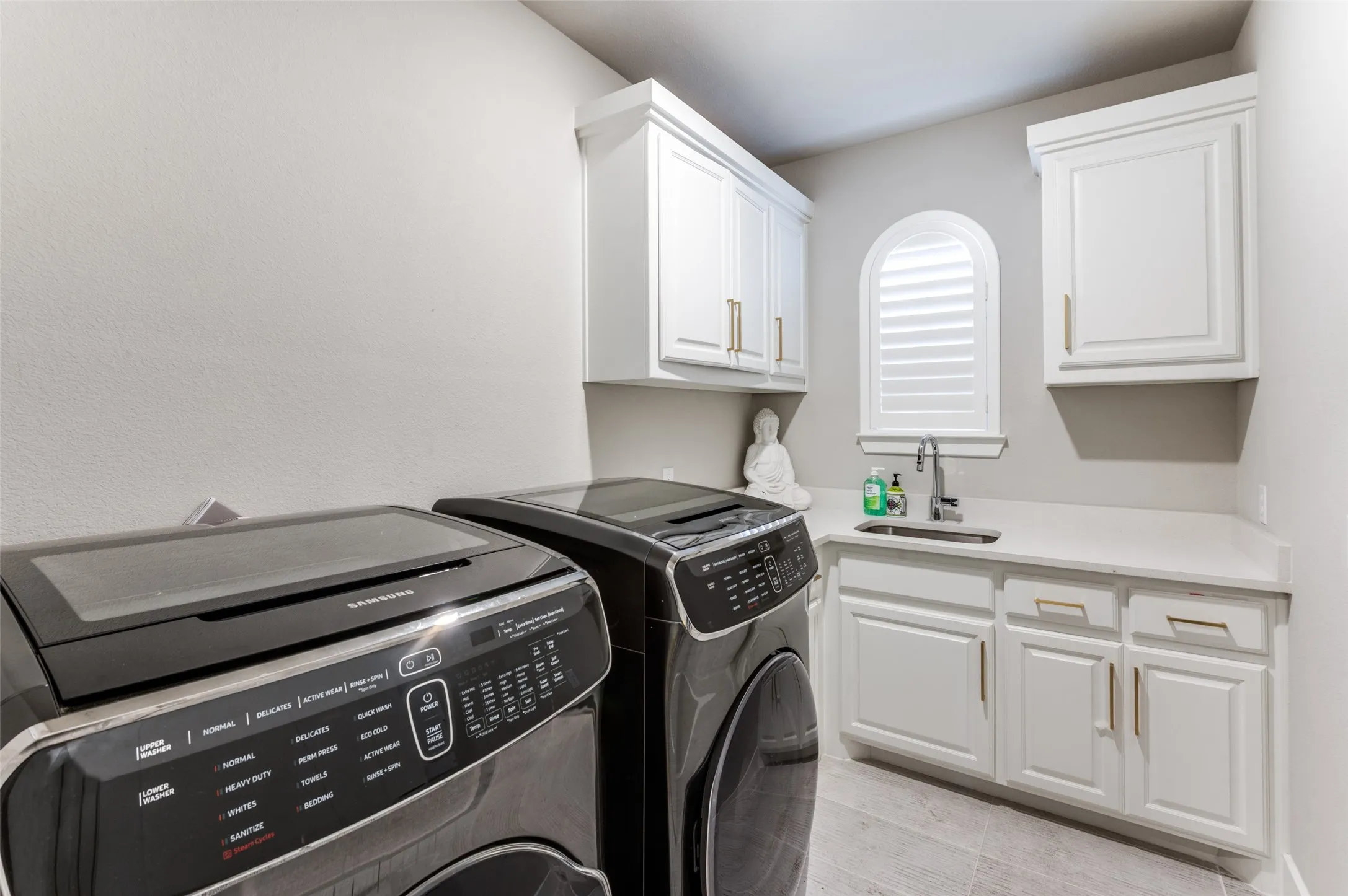 Single Family Residence For Sale in Collin County , 2331 Rolling Vista Lane, Prosper, Texas 75078, 5 Bedroom, 6 Bathroom, 3 Garage spaces, 3,989 Sqft, built in 2022, mls#21231539, Real Estate Agent in Prosper, Homes For Sale in Collin county, Homes For Sale in Prosper, Realtor in Prosper Texas, Real Estate Brokerage Independent Realty Texas, Luminita Cordes Realtor