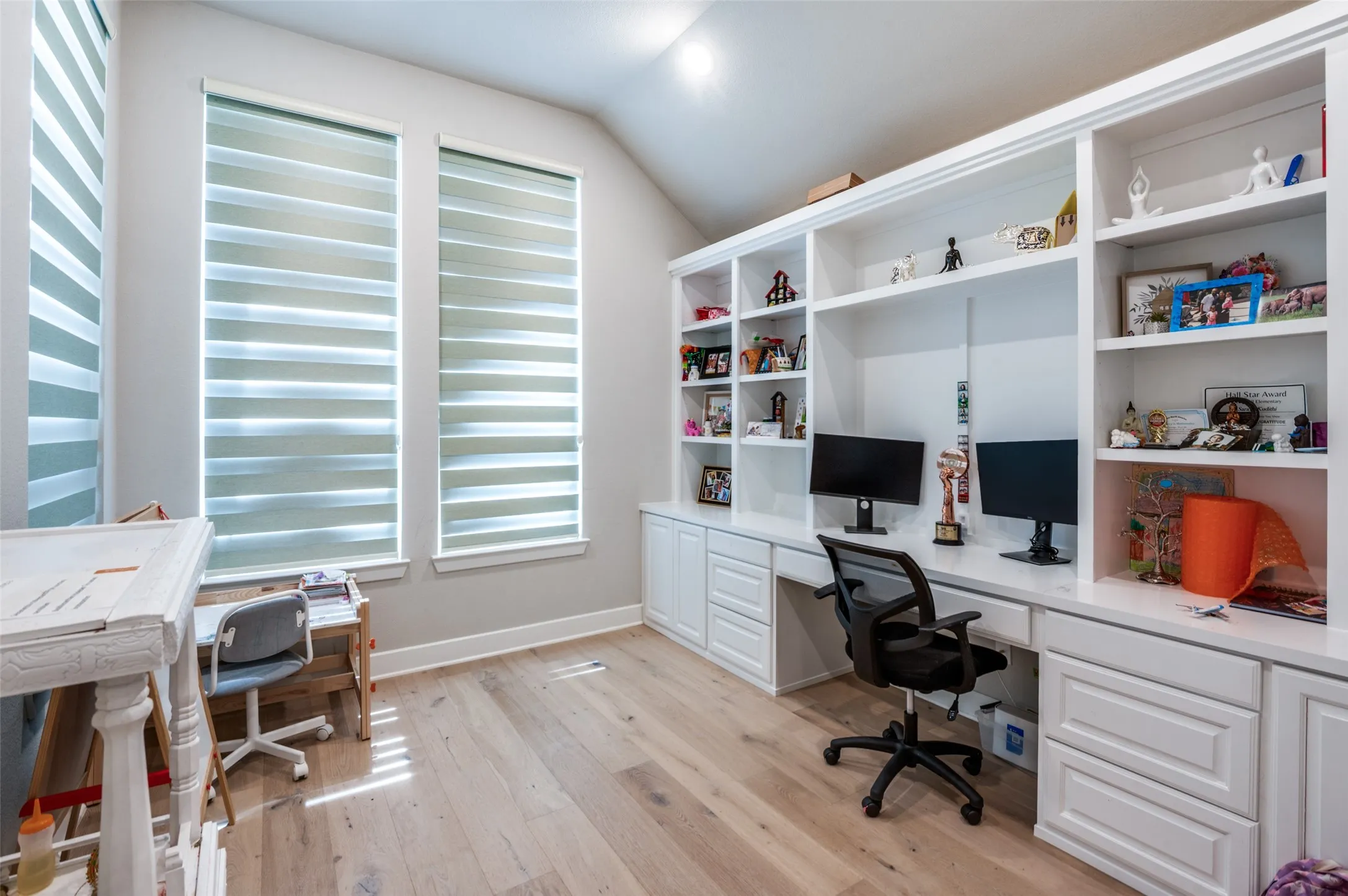 Single Family Residence For Sale in Collin County , 2331 Rolling Vista Lane, Prosper, Texas 75078, 5 Bedroom, 6 Bathroom, 3 Garage spaces, 3,989 Sqft, built in 2022, mls#21231539, Real Estate Agent in Prosper, Homes For Sale in Collin county, Homes For Sale in Prosper, Realtor in Prosper Texas, Real Estate Brokerage Independent Realty Texas, Luminita Cordes Realtor