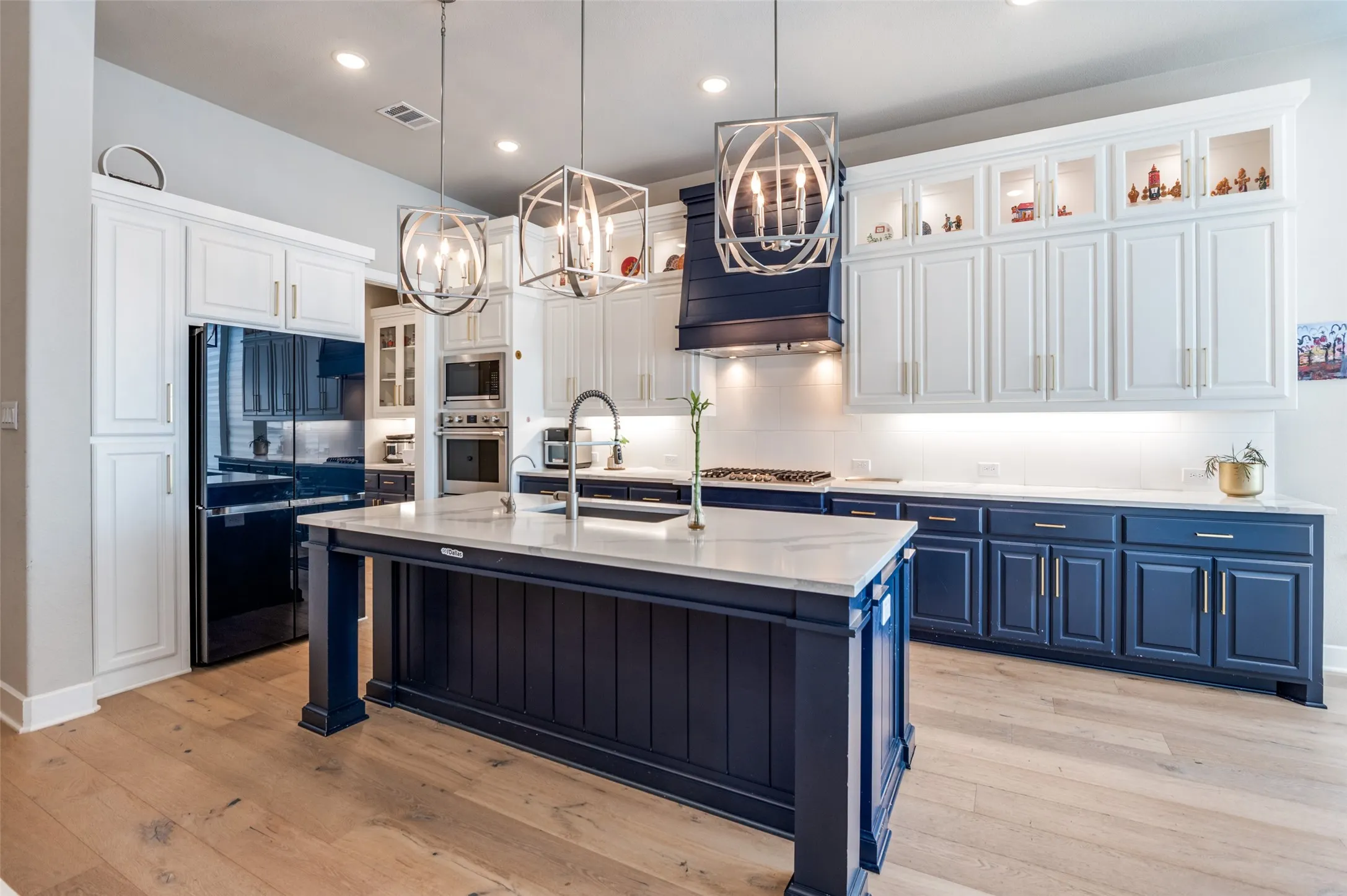Single Family Residence For Sale in Collin County , 2331 Rolling Vista Lane, Prosper, Texas 75078, 5 Bedroom, 6 Bathroom, 3 Garage spaces, 3,989 Sqft, built in 2022, mls#21231539, Real Estate Agent in Prosper, Homes For Sale in Collin county, Homes For Sale in Prosper, Realtor in Prosper Texas, Real Estate Brokerage Independent Realty Texas, Luminita Cordes Realtor