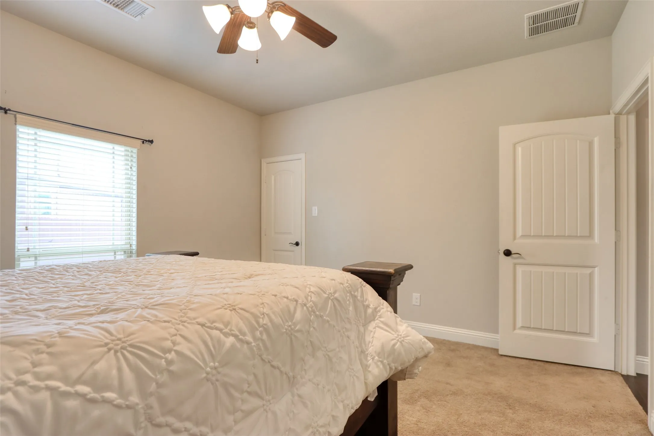 Single Family Residence For Sale in Ellis County , 2601 Grouse Hollow Way, Midlothian, Texas 76065, 6 Bedrooms, 4 Bathrooms, 3 Garage spaces, 4,266 Sqft, built in 2019, Price $620,000, mls#21263384, Real Estate Agent in Midlothian, Homes For Sale in Ellis county, Homes For Sale in Midlothian, Realtor in Midlothian Texas, Real Estate Brokerage Independent Realty Texas, Luminita Cordes Realtor