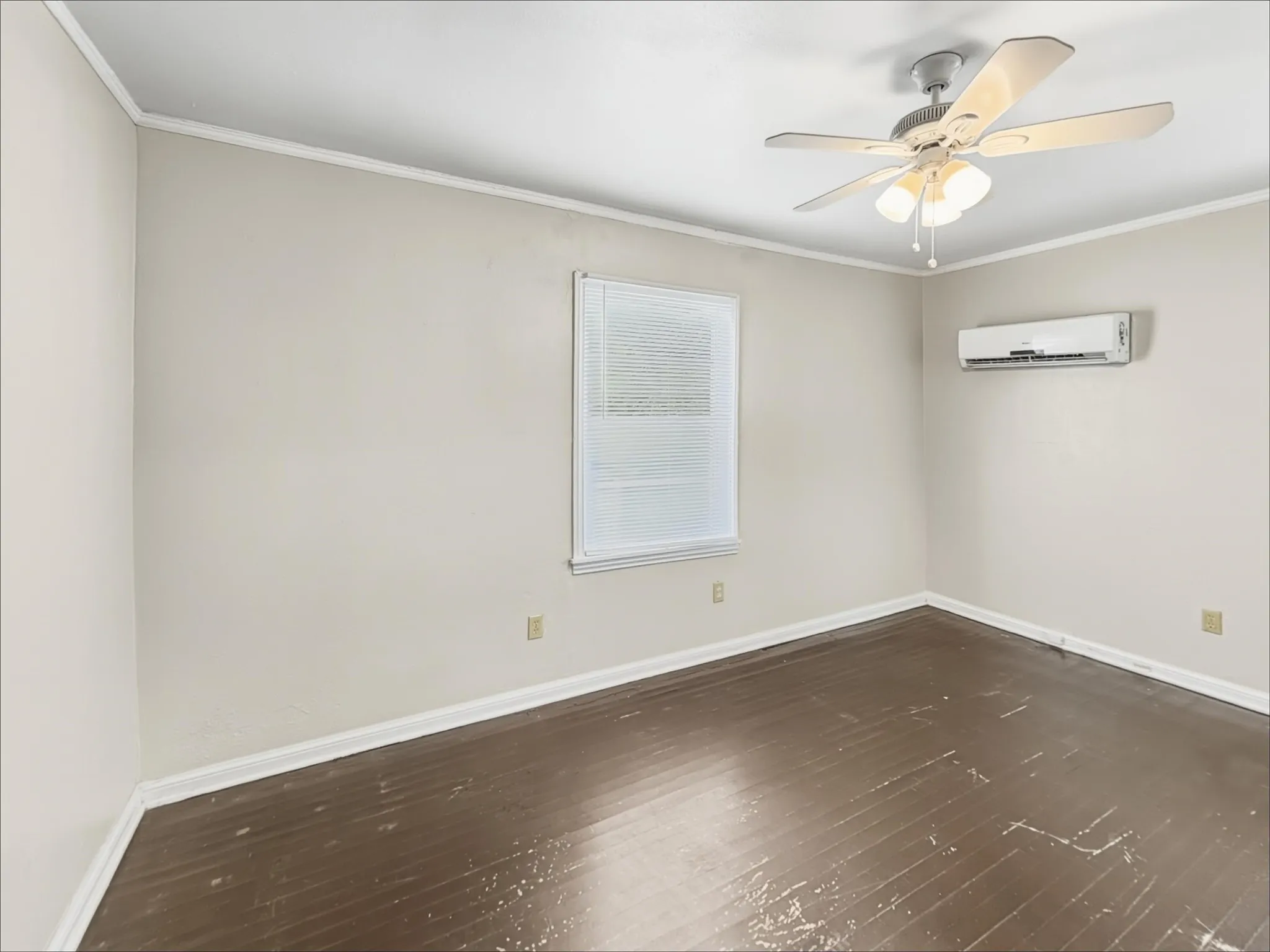 Single Family Residence For Rent in Tarrant County , 5013 Kessler Road, River Oaks, Texas 76114, 2 Bedroom, 1 Bathroom, Garage spaces, 828 Sqft, built in 1943, mls#21232876, Real Estate Agent in River Oaks, Homes For Rent in Tarrant county, Homes For Rent in River Oaks, Realtor in River Oaks Texas, Real Estate Brokerage Independent Realty Texas, Luminita Cordes Realtor