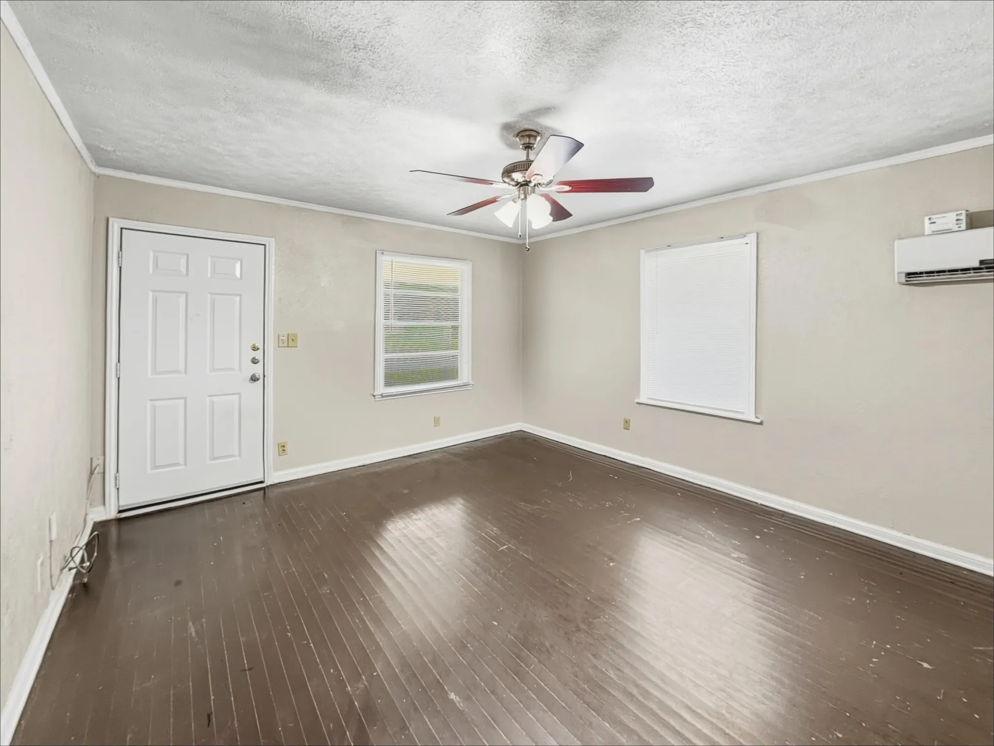 Single Family Residence For Rent in Tarrant County , 5013 Kessler Road, River Oaks, Texas 76114, 2 Bedroom, 1 Bathroom, Garage spaces, 828 Sqft, built in 1943, mls#21232876, Real Estate Agent in River Oaks, Homes For Rent in Tarrant county, Homes For Rent in River Oaks, Realtor in River Oaks Texas, Real Estate Brokerage Independent Realty Texas, Luminita Cordes Realtor