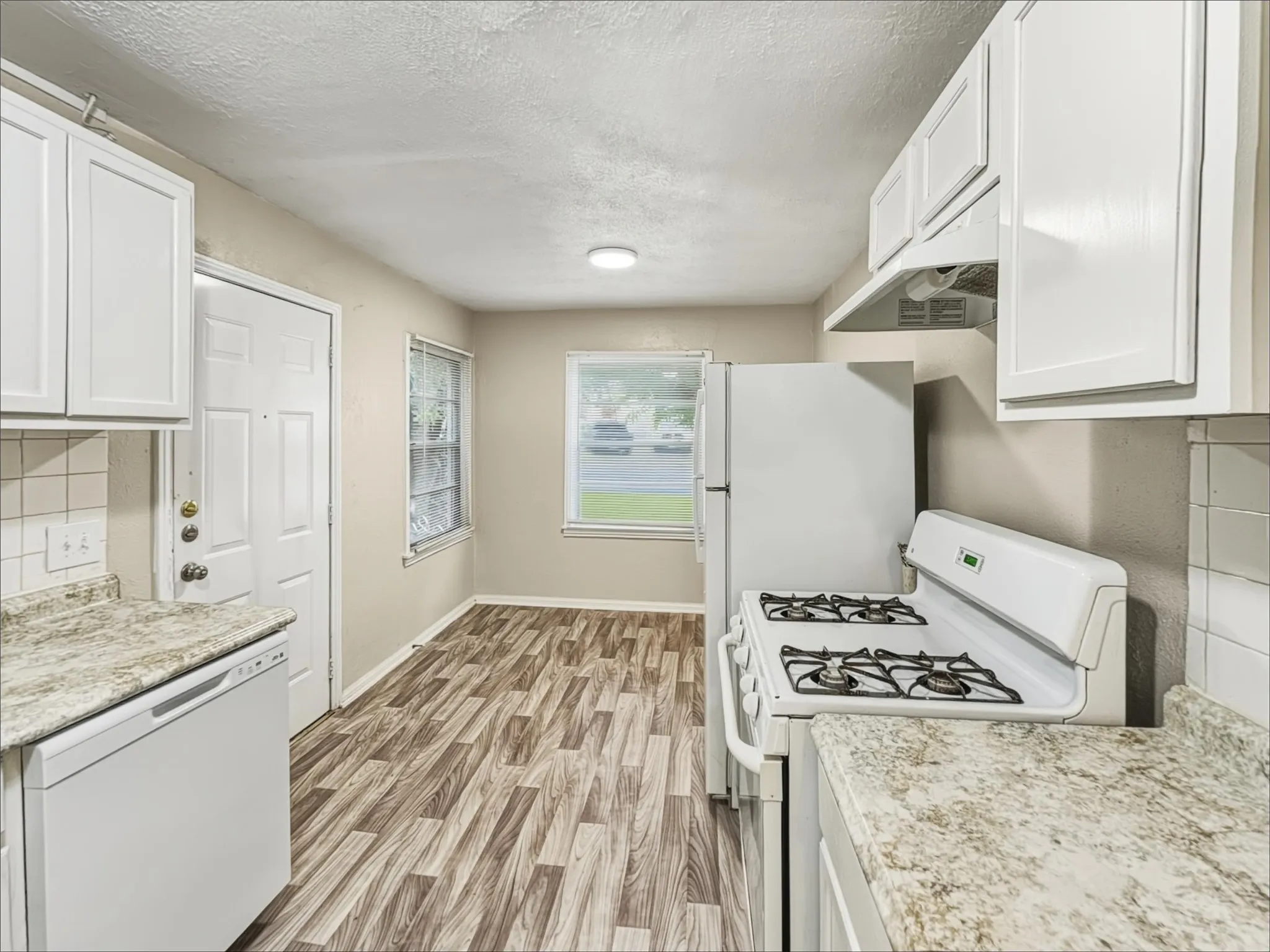 Single Family Residence For Rent in Tarrant County , 5013 Kessler Road, River Oaks, Texas 76114, 2 Bedroom, 1 Bathroom, Garage spaces, 828 Sqft, built in 1943, mls#21232876, Real Estate Agent in River Oaks, Homes For Rent in Tarrant county, Homes For Rent in River Oaks, Realtor in River Oaks Texas, Real Estate Brokerage Independent Realty Texas, Luminita Cordes Realtor