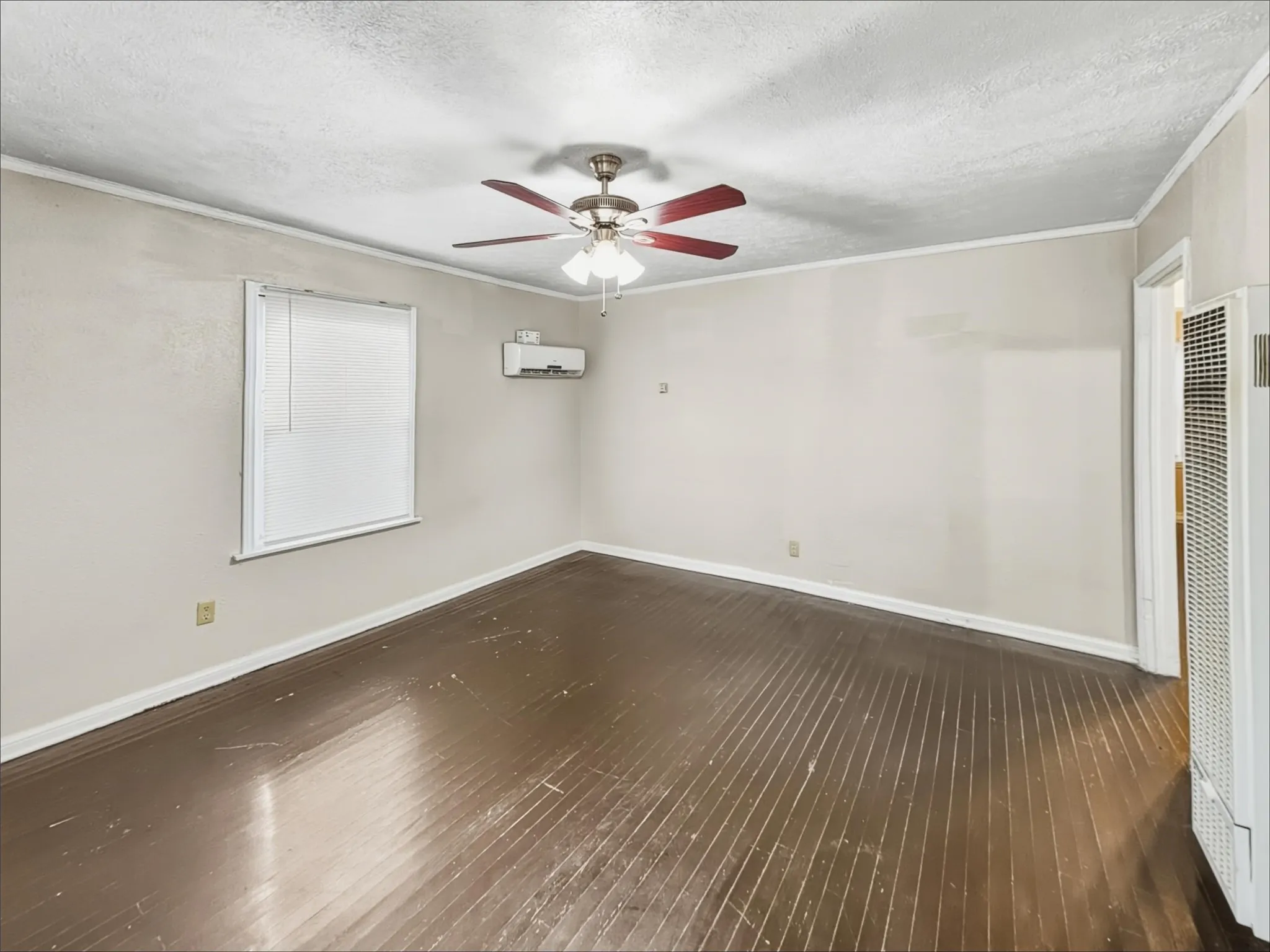 Single Family Residence For Rent in Tarrant County , 5013 Kessler Road, River Oaks, Texas 76114, 2 Bedroom, 1 Bathroom, Garage spaces, 828 Sqft, built in 1943, mls#21232876, Real Estate Agent in River Oaks, Homes For Rent in Tarrant county, Homes For Rent in River Oaks, Realtor in River Oaks Texas, Real Estate Brokerage Independent Realty Texas, Luminita Cordes Realtor