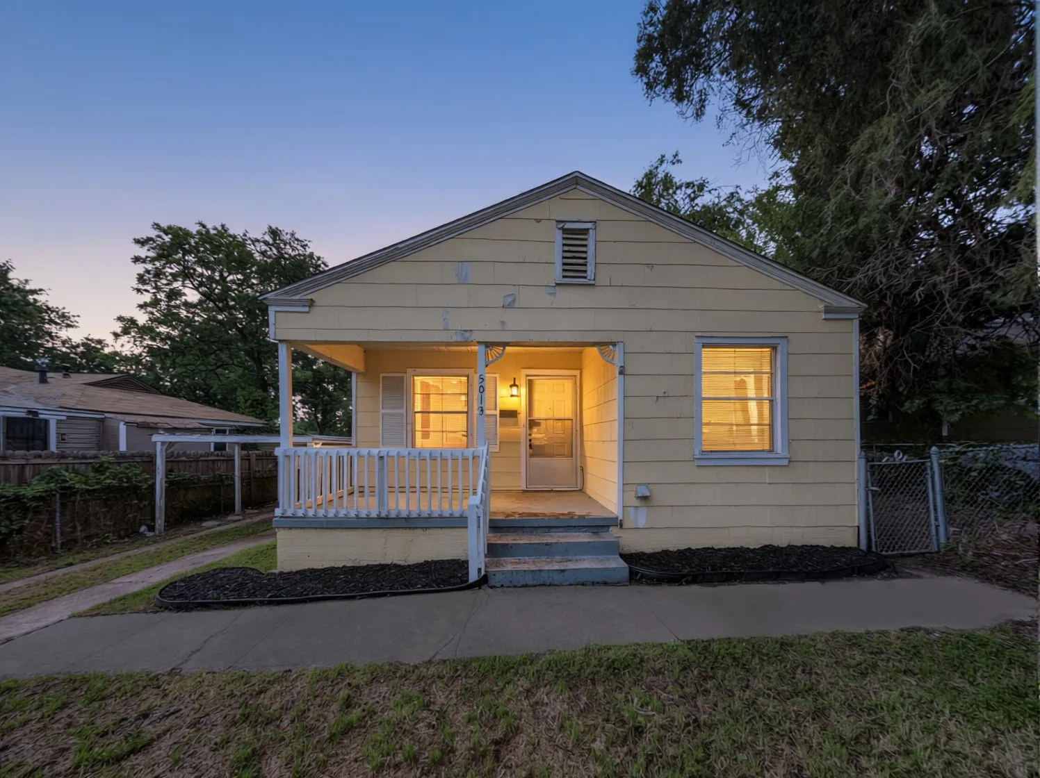 Single Family Residence For Rent in Tarrant County , 5013 Kessler Road, River Oaks, Texas 76114, 2 Bedroom, 1 Bathroom, Garage spaces, 828 Sqft, built in 1943, mls#21232876, Real Estate Agent in River Oaks, Homes For Rent in Tarrant county, Homes For Rent in River Oaks, Realtor in River Oaks Texas, Real Estate Brokerage Independent Realty Texas, Luminita Cordes Realtor