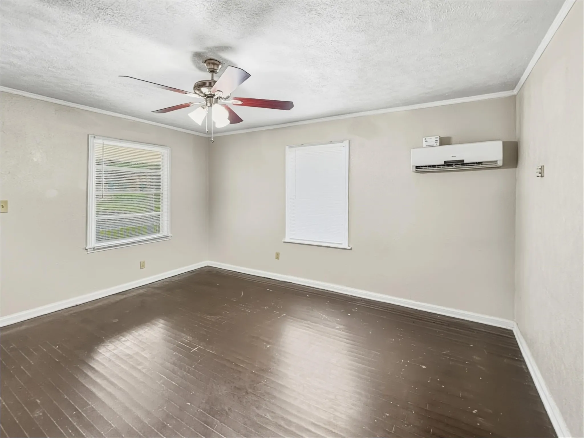 Single Family Residence For Rent in Tarrant County , 5013 Kessler Road, River Oaks, Texas 76114, 2 Bedroom, 1 Bathroom, Garage spaces, 828 Sqft, built in 1943, mls#21232876, Real Estate Agent in River Oaks, Homes For Rent in Tarrant county, Homes For Rent in River Oaks, Realtor in River Oaks Texas, Real Estate Brokerage Independent Realty Texas, Luminita Cordes Realtor