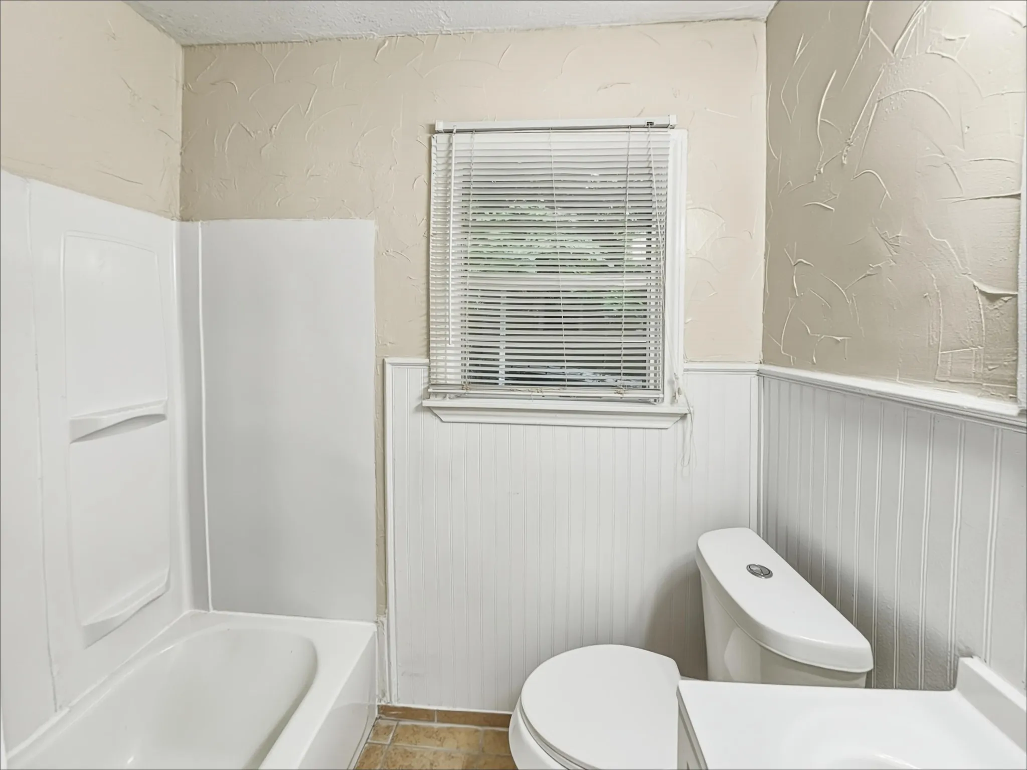 Single Family Residence For Rent in Tarrant County , 5013 Kessler Road, River Oaks, Texas 76114, 2 Bedroom, 1 Bathroom, Garage spaces, 828 Sqft, built in 1943, mls#21232876, Real Estate Agent in River Oaks, Homes For Rent in Tarrant county, Homes For Rent in River Oaks, Realtor in River Oaks Texas, Real Estate Brokerage Independent Realty Texas, Luminita Cordes Realtor