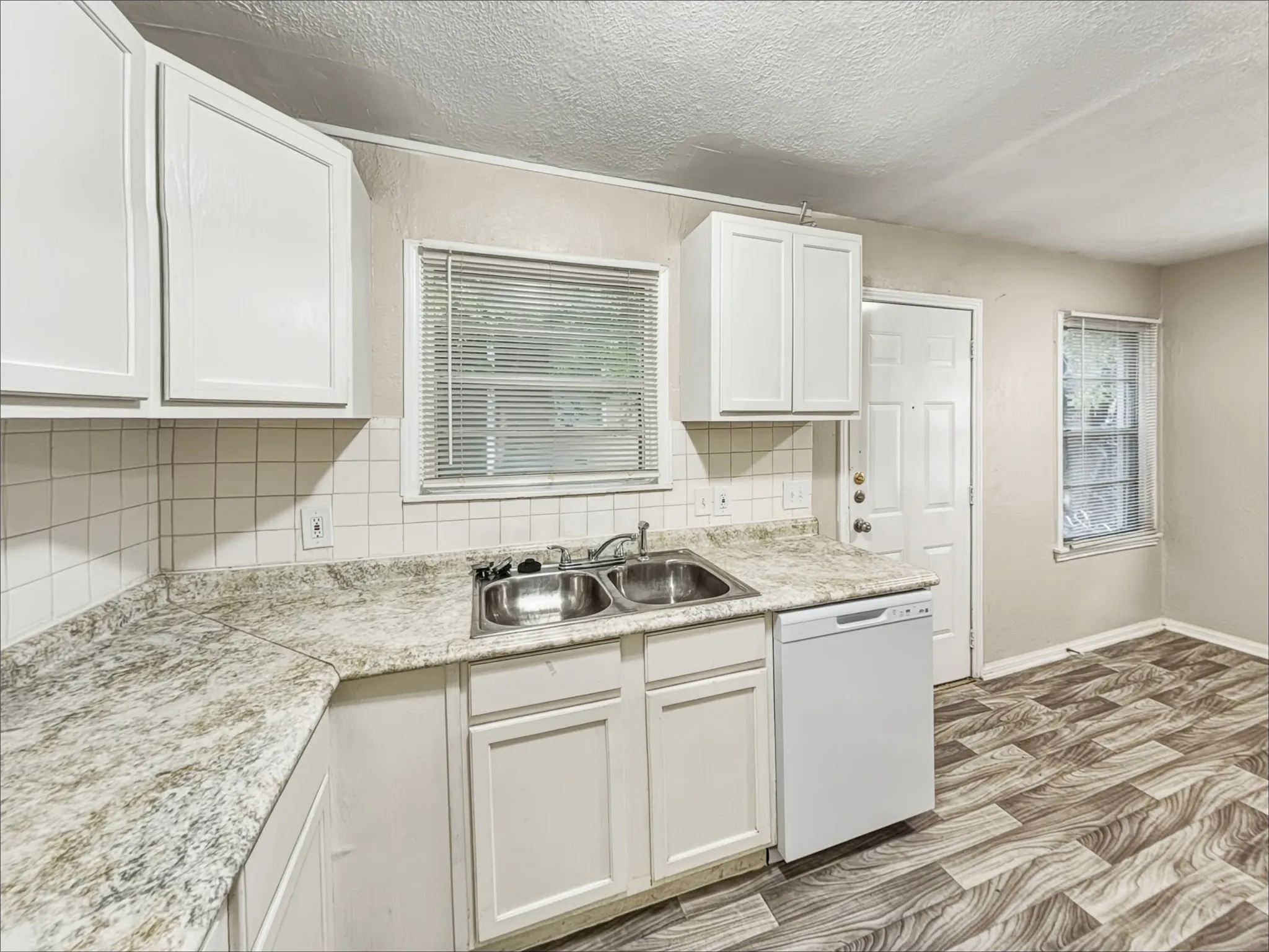 Single Family Residence For Rent in Tarrant County , 5013 Kessler Road, River Oaks, Texas 76114, 2 Bedroom, 1 Bathroom, Garage spaces, 828 Sqft, built in 1943, mls#21232876, Real Estate Agent in River Oaks, Homes For Rent in Tarrant county, Homes For Rent in River Oaks, Realtor in River Oaks Texas, Real Estate Brokerage Independent Realty Texas, Luminita Cordes Realtor
