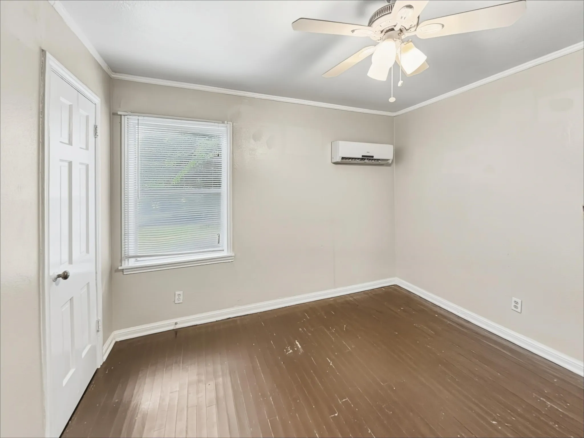 Single Family Residence For Rent in Tarrant County , 5013 Kessler Road, River Oaks, Texas 76114, 2 Bedroom, 1 Bathroom, Garage spaces, 828 Sqft, built in 1943, mls#21232876, Real Estate Agent in River Oaks, Homes For Rent in Tarrant county, Homes For Rent in River Oaks, Realtor in River Oaks Texas, Real Estate Brokerage Independent Realty Texas, Luminita Cordes Realtor