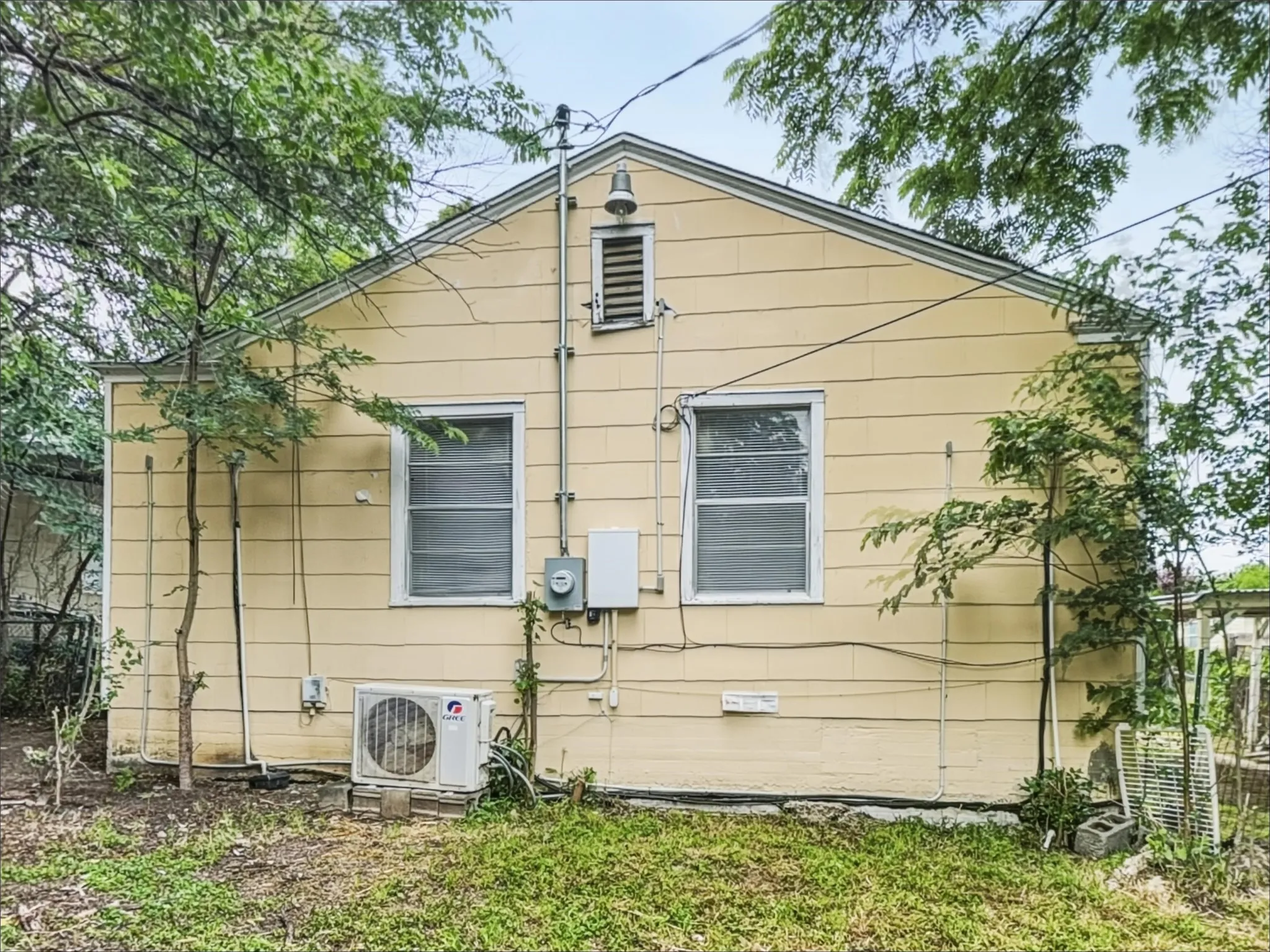 Single Family Residence For Rent in Tarrant County , 5013 Kessler Road, River Oaks, Texas 76114, 2 Bedroom, 1 Bathroom, Garage spaces, 828 Sqft, built in 1943, mls#21232876, Real Estate Agent in River Oaks, Homes For Rent in Tarrant county, Homes For Rent in River Oaks, Realtor in River Oaks Texas, Real Estate Brokerage Independent Realty Texas, Luminita Cordes Realtor