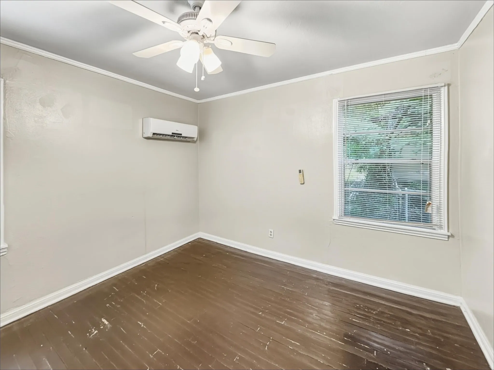 Single Family Residence For Rent in Tarrant County , 5013 Kessler Road, River Oaks, Texas 76114, 2 Bedroom, 1 Bathroom, Garage spaces, 828 Sqft, built in 1943, mls#21232876, Real Estate Agent in River Oaks, Homes For Rent in Tarrant county, Homes For Rent in River Oaks, Realtor in River Oaks Texas, Real Estate Brokerage Independent Realty Texas, Luminita Cordes Realtor