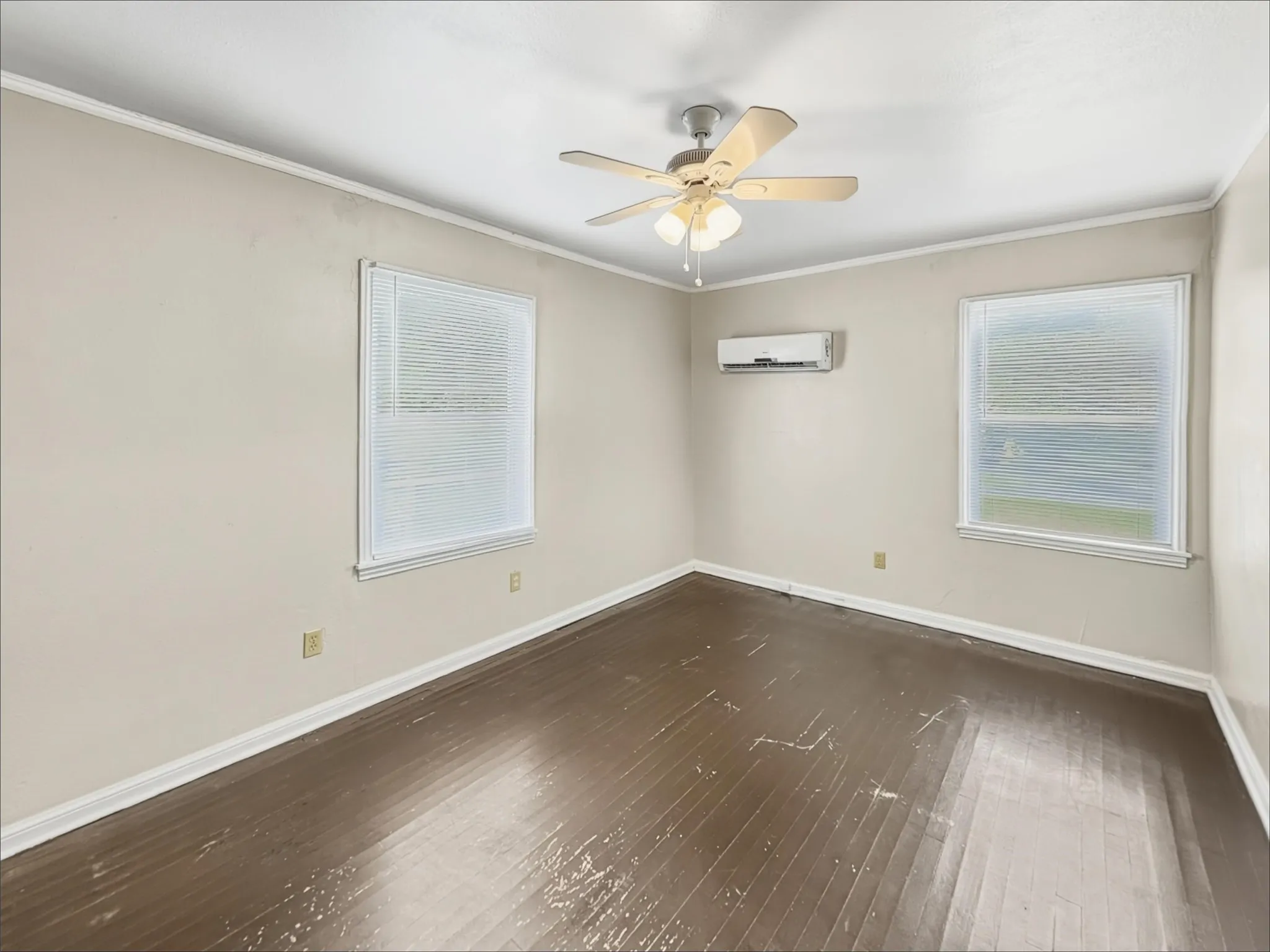 Single Family Residence For Rent in Tarrant County , 5013 Kessler Road, River Oaks, Texas 76114, 2 Bedroom, 1 Bathroom, Garage spaces, 828 Sqft, built in 1943, mls#21232876, Real Estate Agent in River Oaks, Homes For Rent in Tarrant county, Homes For Rent in River Oaks, Realtor in River Oaks Texas, Real Estate Brokerage Independent Realty Texas, Luminita Cordes Realtor