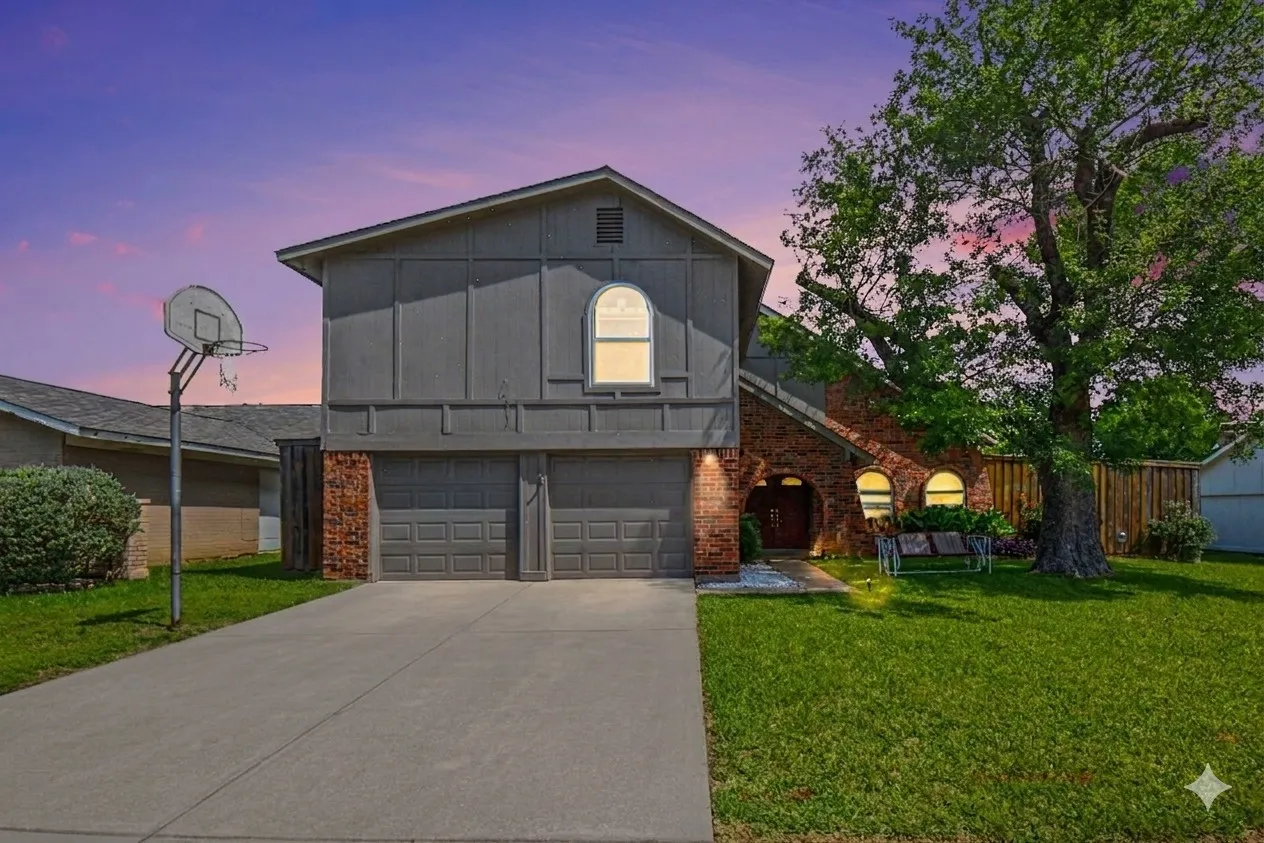 Single Family Residence For Sale in Dallas County , 5518 Round Rock Road, Garland, Texas 75044, 4 Bedrooms, 3 Bathrooms, 2 Garage spaces, 2,212 Sqft, built in 1979, Price $374,950, mls#21262382, Real Estate Agent in Garland, Homes For Sale in Dallas county, Homes For Sale in Garland, Realtor in Garland Texas, Real Estate Brokerage Independent Realty Texas, Luminita Cordes Realtor