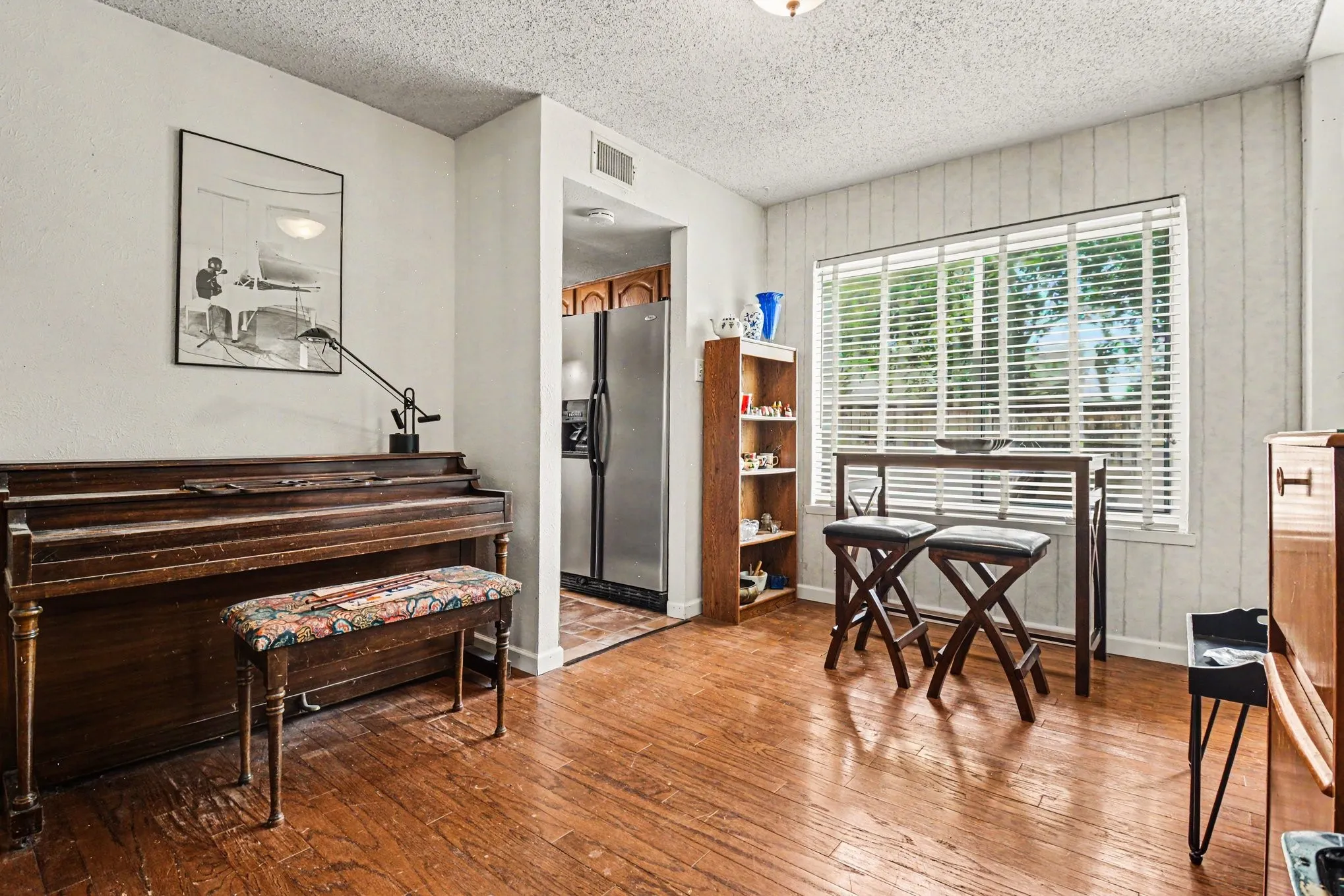 Single Family Residence For Sale in Dallas County , 5518 Round Rock Road, Garland, Texas 75044, 4 Bedrooms, 3 Bathrooms, 2 Garage spaces, 2,212 Sqft, built in 1979, Price $374,950, mls#21262382, Real Estate Agent in Garland, Homes For Sale in Dallas county, Homes For Sale in Garland, Realtor in Garland Texas, Real Estate Brokerage Independent Realty Texas, Luminita Cordes Realtor