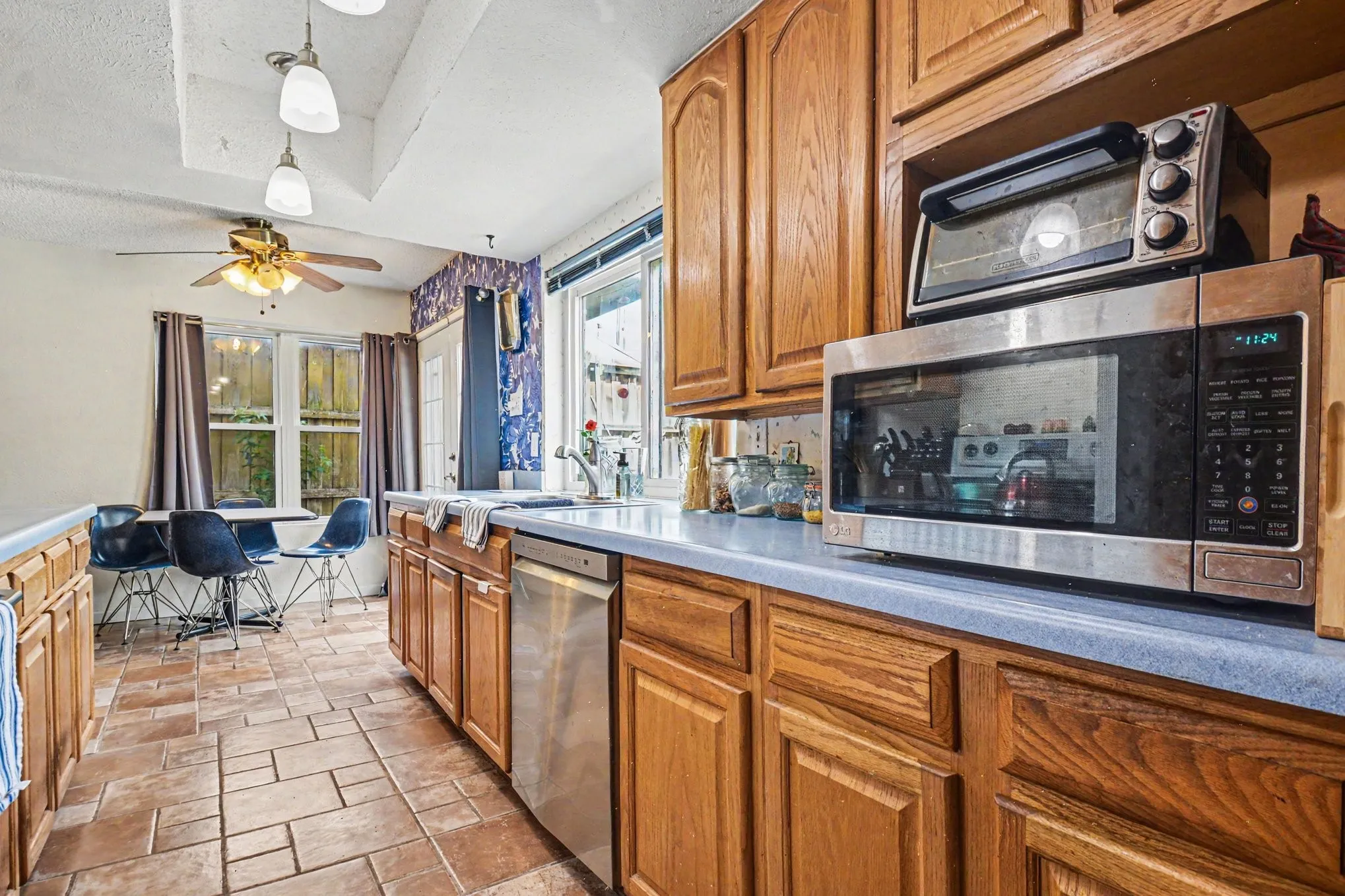 Single Family Residence For Sale in Dallas County , 5518 Round Rock Road, Garland, Texas 75044, 4 Bedrooms, 3 Bathrooms, 2 Garage spaces, 2,212 Sqft, built in 1979, Price $374,950, mls#21262382, Real Estate Agent in Garland, Homes For Sale in Dallas county, Homes For Sale in Garland, Realtor in Garland Texas, Real Estate Brokerage Independent Realty Texas, Luminita Cordes Realtor