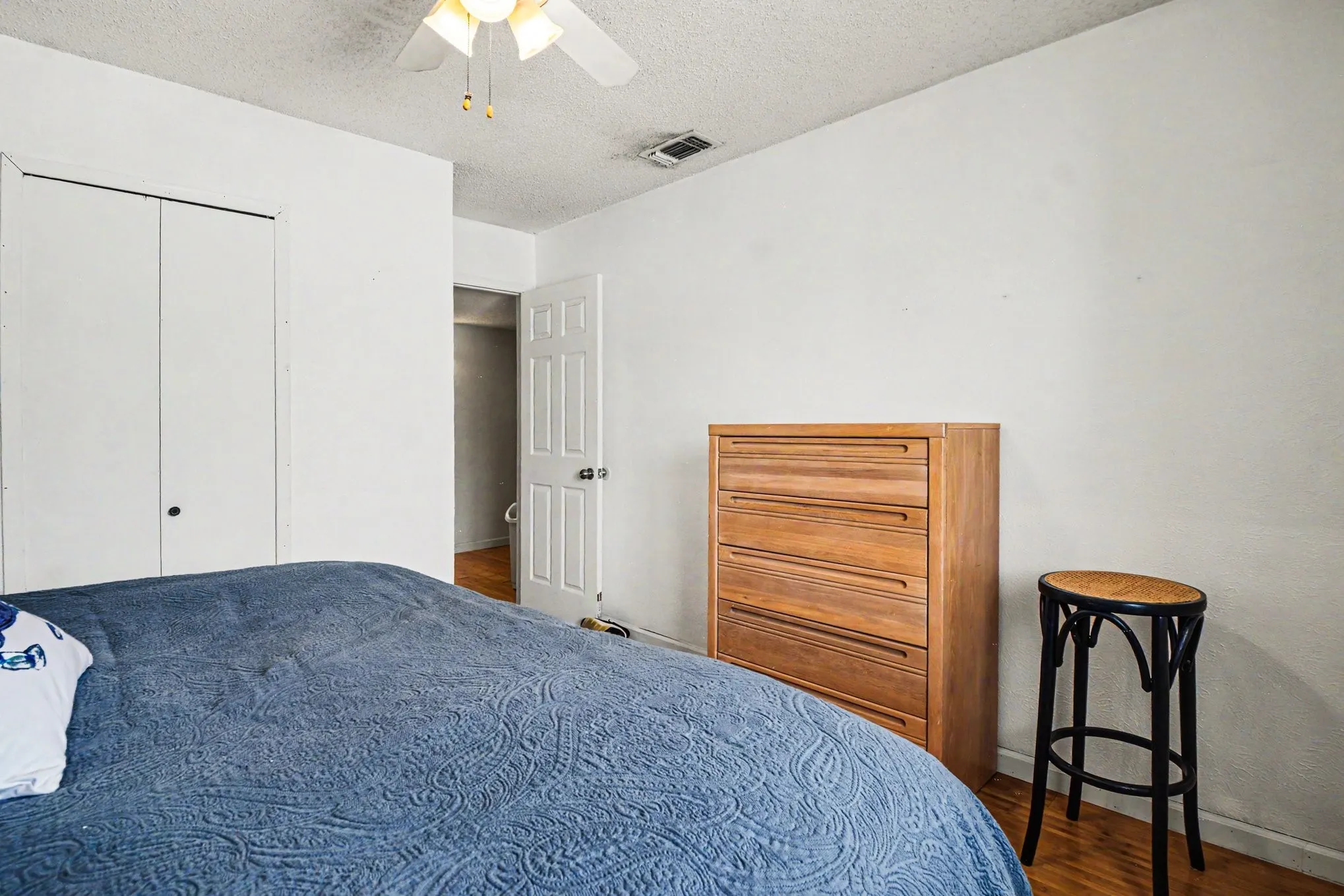 Single Family Residence For Sale in Dallas County , 5518 Round Rock Road, Garland, Texas 75044, 4 Bedrooms, 3 Bathrooms, 2 Garage spaces, 2,212 Sqft, built in 1979, Price $374,950, mls#21262382, Real Estate Agent in Garland, Homes For Sale in Dallas county, Homes For Sale in Garland, Realtor in Garland Texas, Real Estate Brokerage Independent Realty Texas, Luminita Cordes Realtor