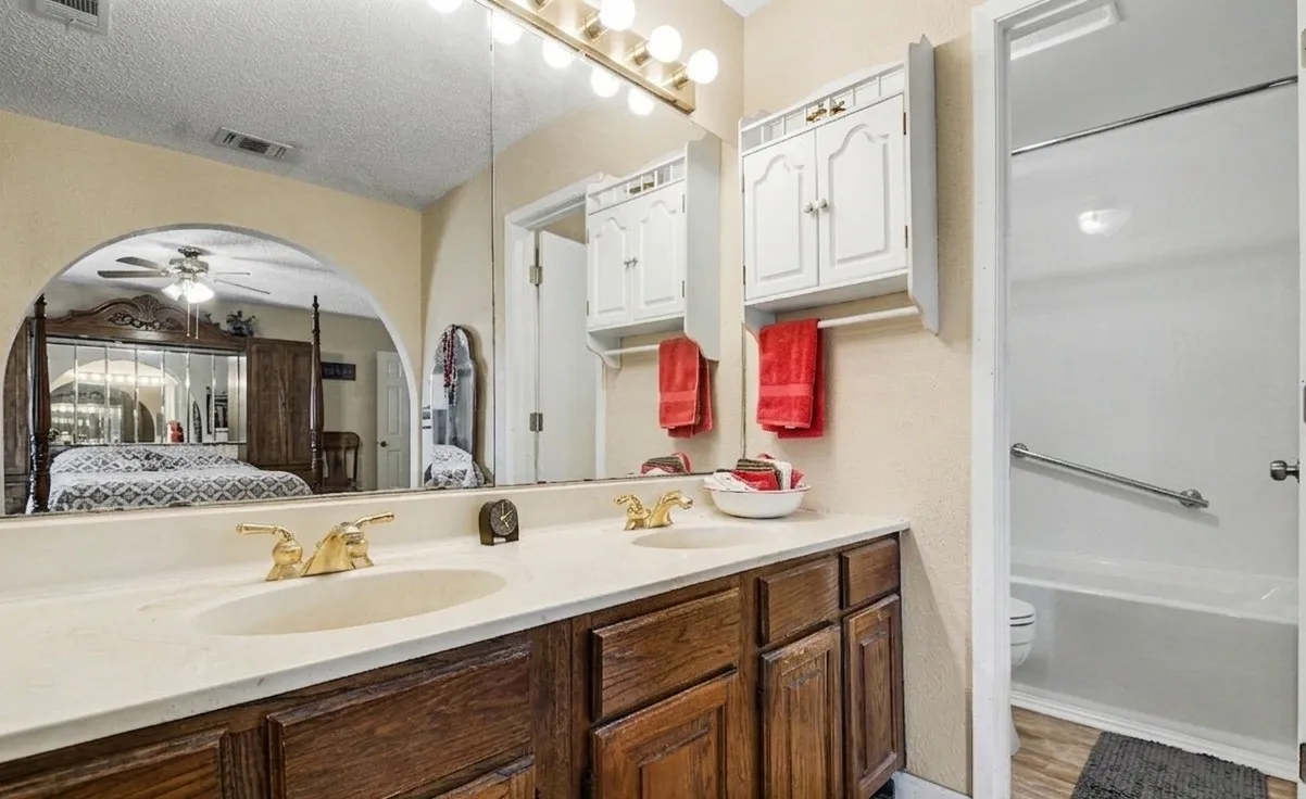 Single Family Residence For Sale in Dallas County , 5518 Round Rock Road, Garland, Texas 75044, 4 Bedrooms, 3 Bathrooms, 2 Garage spaces, 2,212 Sqft, built in 1979, Price $374,950, mls#21262382, Real Estate Agent in Garland, Homes For Sale in Dallas county, Homes For Sale in Garland, Realtor in Garland Texas, Real Estate Brokerage Independent Realty Texas, Luminita Cordes Realtor