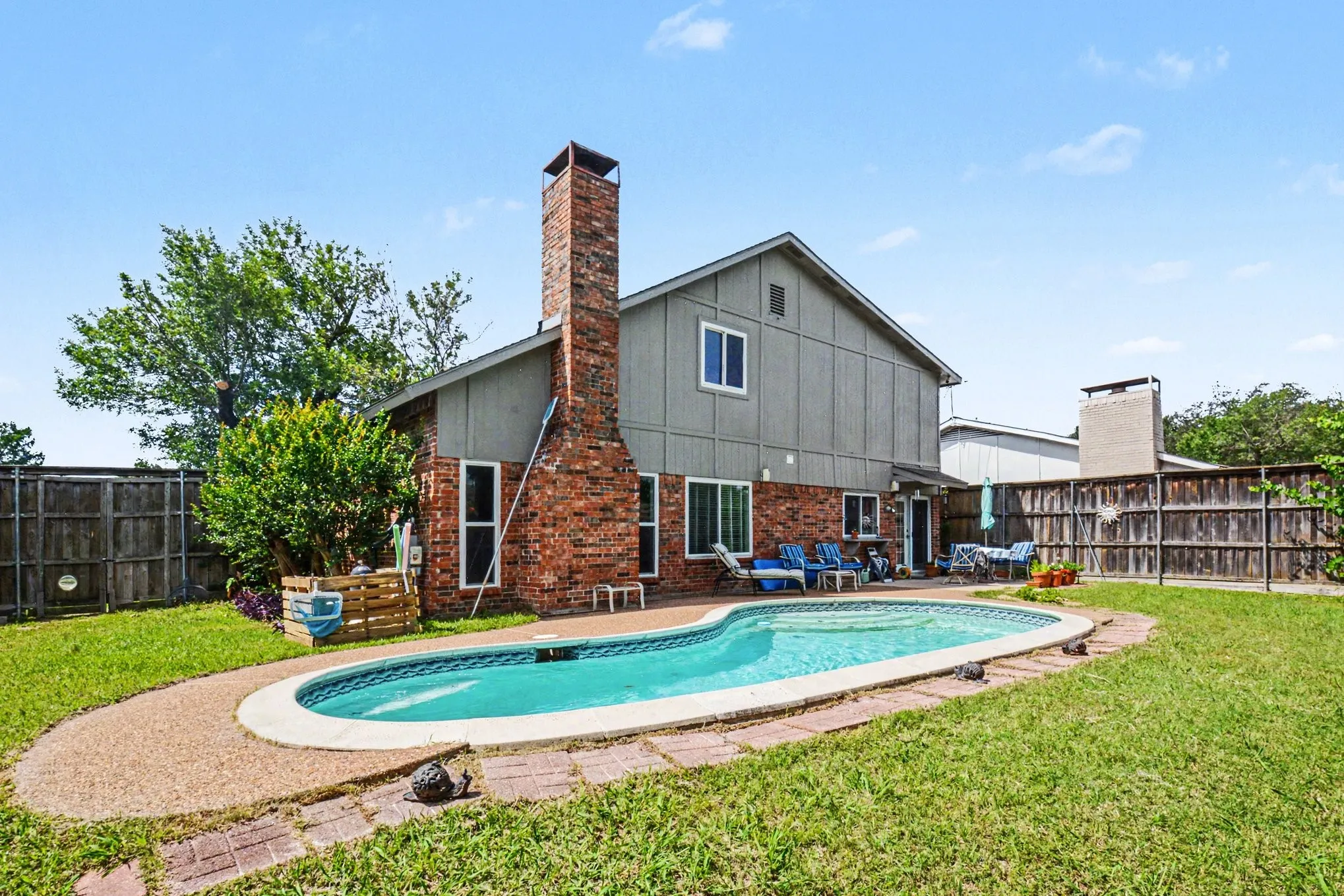 Single Family Residence For Sale in Dallas County , 5518 Round Rock Road, Garland, Texas 75044, 4 Bedrooms, 3 Bathrooms, 2 Garage spaces, 2,212 Sqft, built in 1979, Price $374,950, mls#21262382, Real Estate Agent in Garland, Homes For Sale in Dallas county, Homes For Sale in Garland, Realtor in Garland Texas, Real Estate Brokerage Independent Realty Texas, Luminita Cordes Realtor