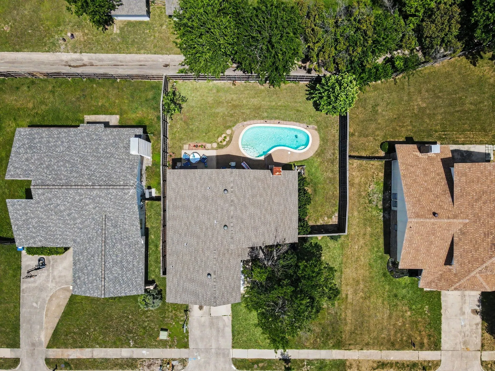Single Family Residence For Sale in Dallas County , 5518 Round Rock Road, Garland, Texas 75044, 4 Bedrooms, 3 Bathrooms, 2 Garage spaces, 2,212 Sqft, built in 1979, Price $374,950, mls#21262382, Real Estate Agent in Garland, Homes For Sale in Dallas county, Homes For Sale in Garland, Realtor in Garland Texas, Real Estate Brokerage Independent Realty Texas, Luminita Cordes Realtor