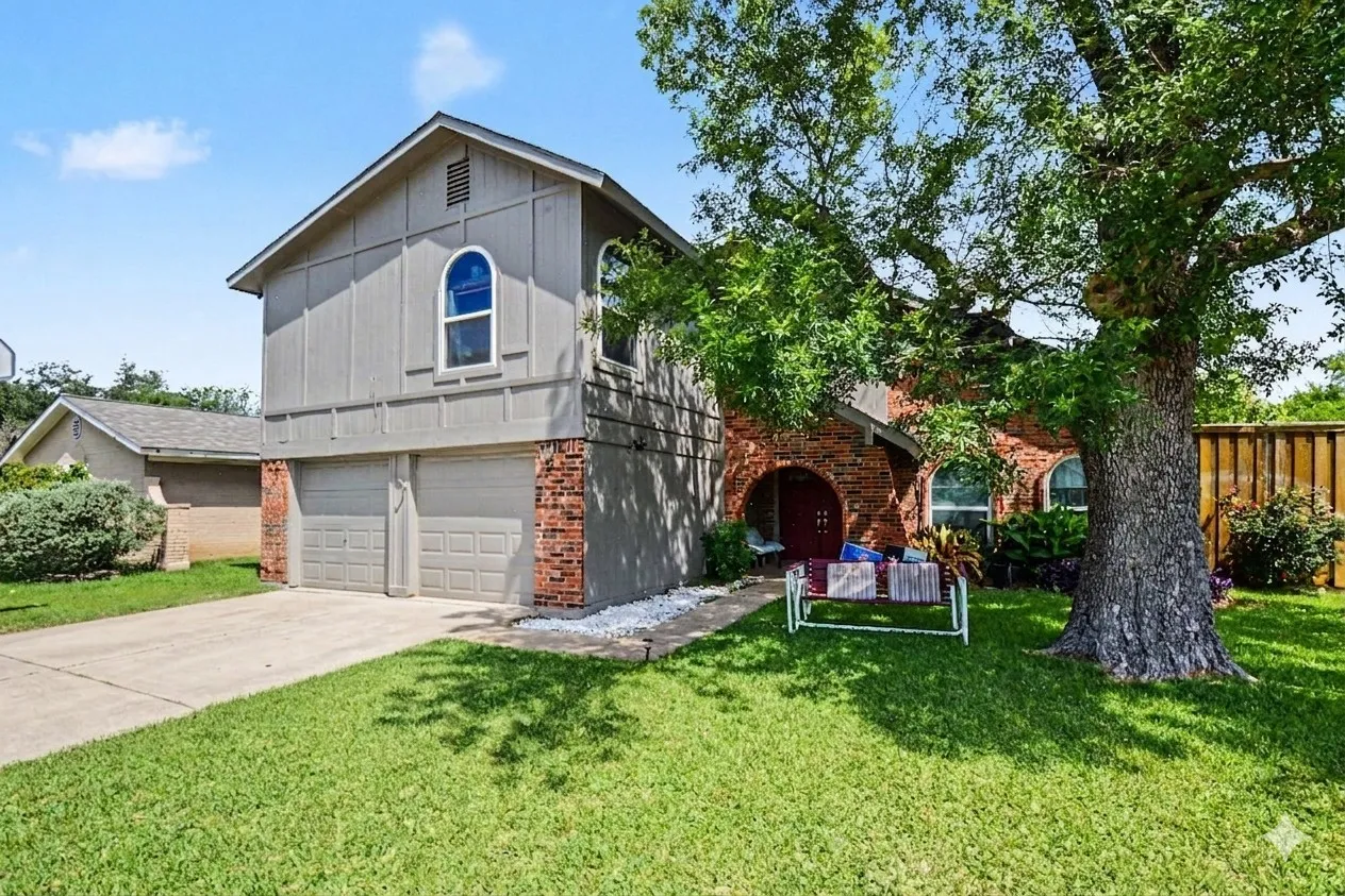 Single Family Residence For Sale in Dallas County , 5518 Round Rock Road, Garland, Texas 75044, 4 Bedrooms, 3 Bathrooms, 2 Garage spaces, 2,212 Sqft, built in 1979, Price $374,950, mls#21262382, Real Estate Agent in Garland, Homes For Sale in Dallas county, Homes For Sale in Garland, Realtor in Garland Texas, Real Estate Brokerage Independent Realty Texas, Luminita Cordes Realtor