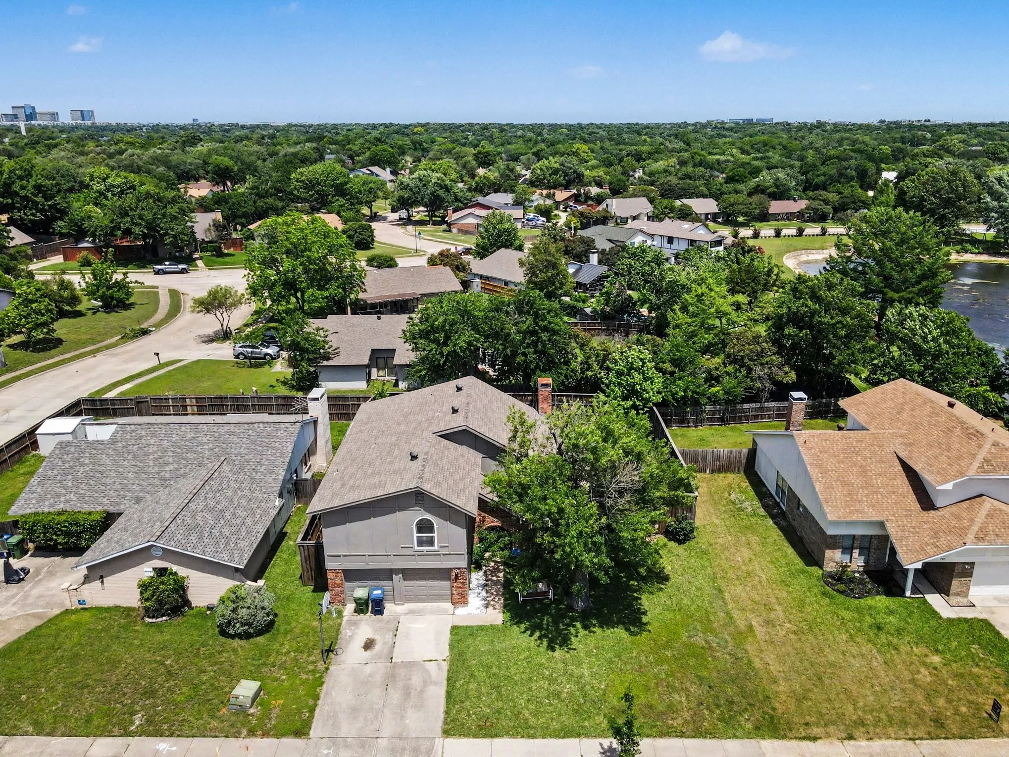 Single Family Residence For Sale in Dallas County , 5518 Round Rock Road, Garland, Texas 75044, 4 Bedrooms, 3 Bathrooms, 2 Garage spaces, 2,212 Sqft, built in 1979, Price $374,950, mls#21262382, Real Estate Agent in Garland, Homes For Sale in Dallas county, Homes For Sale in Garland, Realtor in Garland Texas, Real Estate Brokerage Independent Realty Texas, Luminita Cordes Realtor