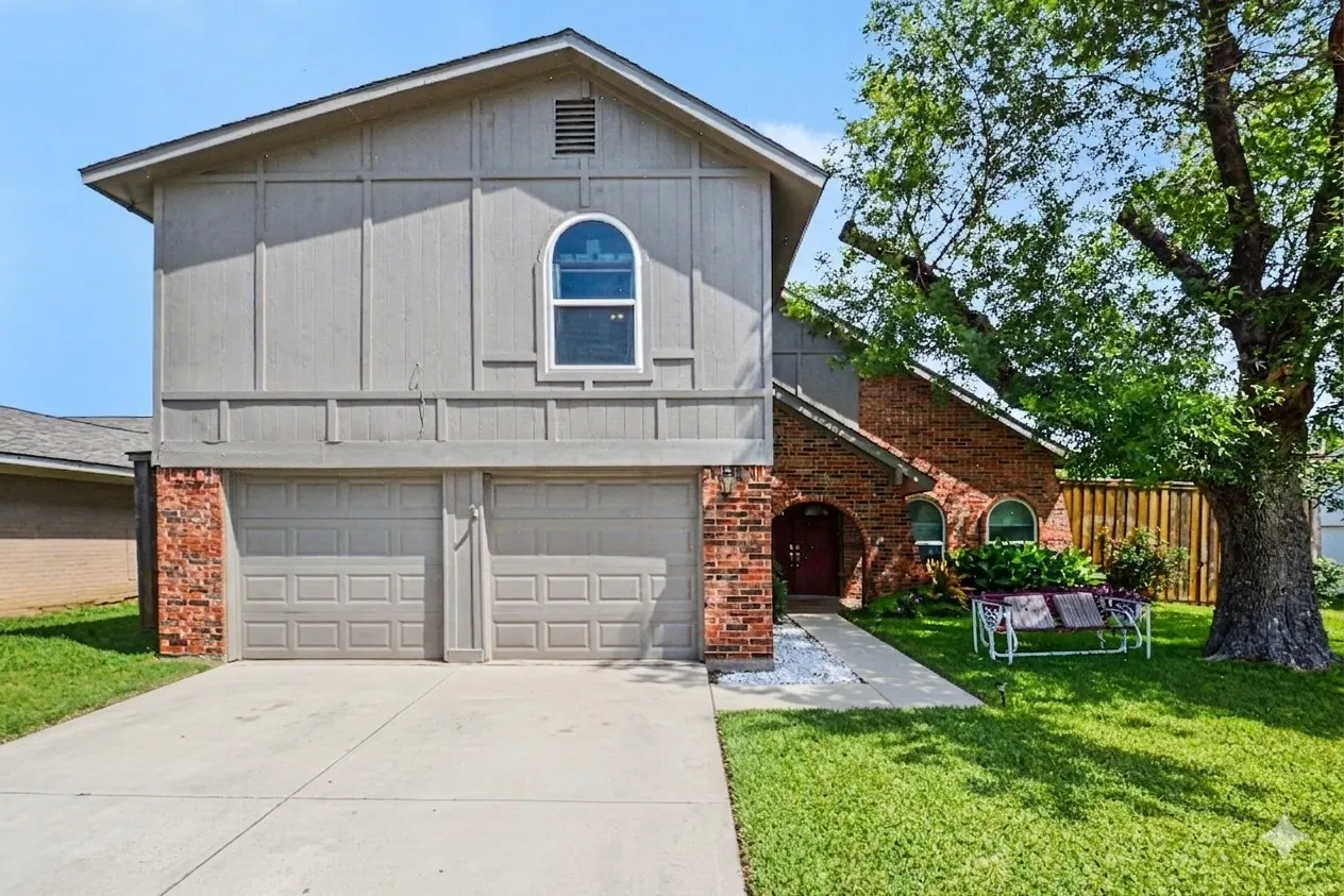 Single Family Residence For Sale in Dallas County , 5518 Round Rock Road, Garland, Texas 75044, 4 Bedrooms, 3 Bathrooms, 2 Garage spaces, 2,212 Sqft, built in 1979, Price $374,950, mls#21262382, Real Estate Agent in Garland, Homes For Sale in Dallas county, Homes For Sale in Garland, Realtor in Garland Texas, Real Estate Brokerage Independent Realty Texas, Luminita Cordes Realtor
