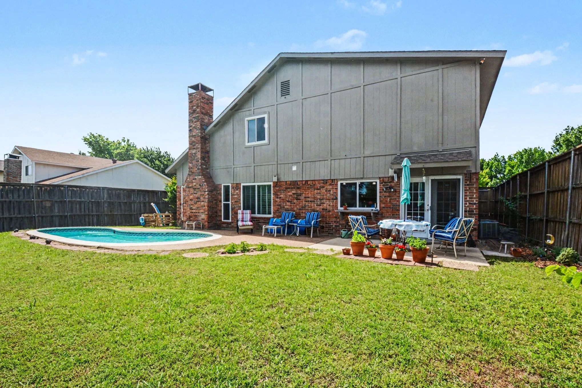 Single Family Residence For Sale in Dallas County , 5518 Round Rock Road, Garland, Texas 75044, 4 Bedrooms, 3 Bathrooms, 2 Garage spaces, 2,212 Sqft, built in 1979, Price $374,950, mls#21262382, Real Estate Agent in Garland, Homes For Sale in Dallas county, Homes For Sale in Garland, Realtor in Garland Texas, Real Estate Brokerage Independent Realty Texas, Luminita Cordes Realtor