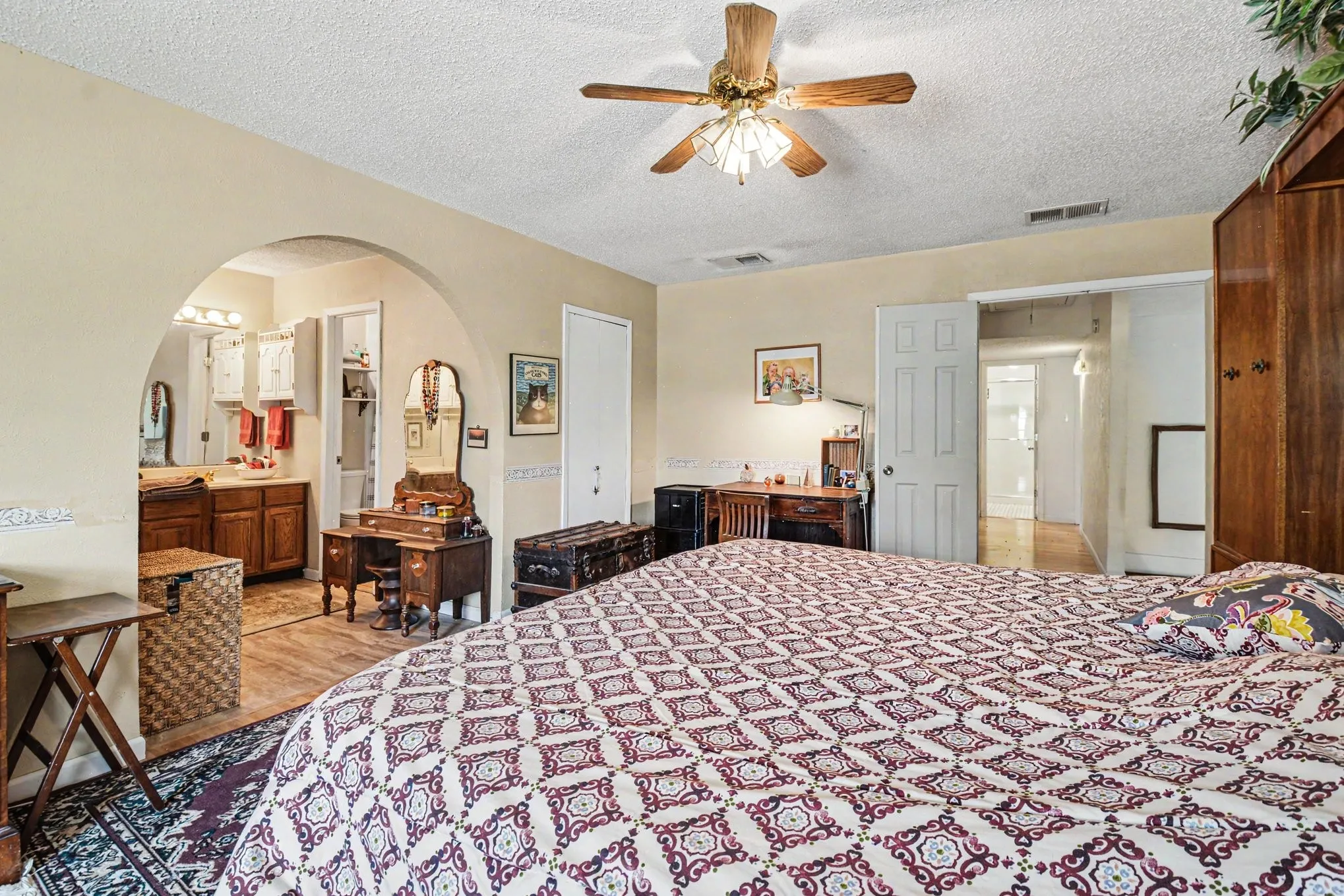 Single Family Residence For Sale in Dallas County , 5518 Round Rock Road, Garland, Texas 75044, 4 Bedrooms, 3 Bathrooms, 2 Garage spaces, 2,212 Sqft, built in 1979, Price $374,950, mls#21262382, Real Estate Agent in Garland, Homes For Sale in Dallas county, Homes For Sale in Garland, Realtor in Garland Texas, Real Estate Brokerage Independent Realty Texas, Luminita Cordes Realtor