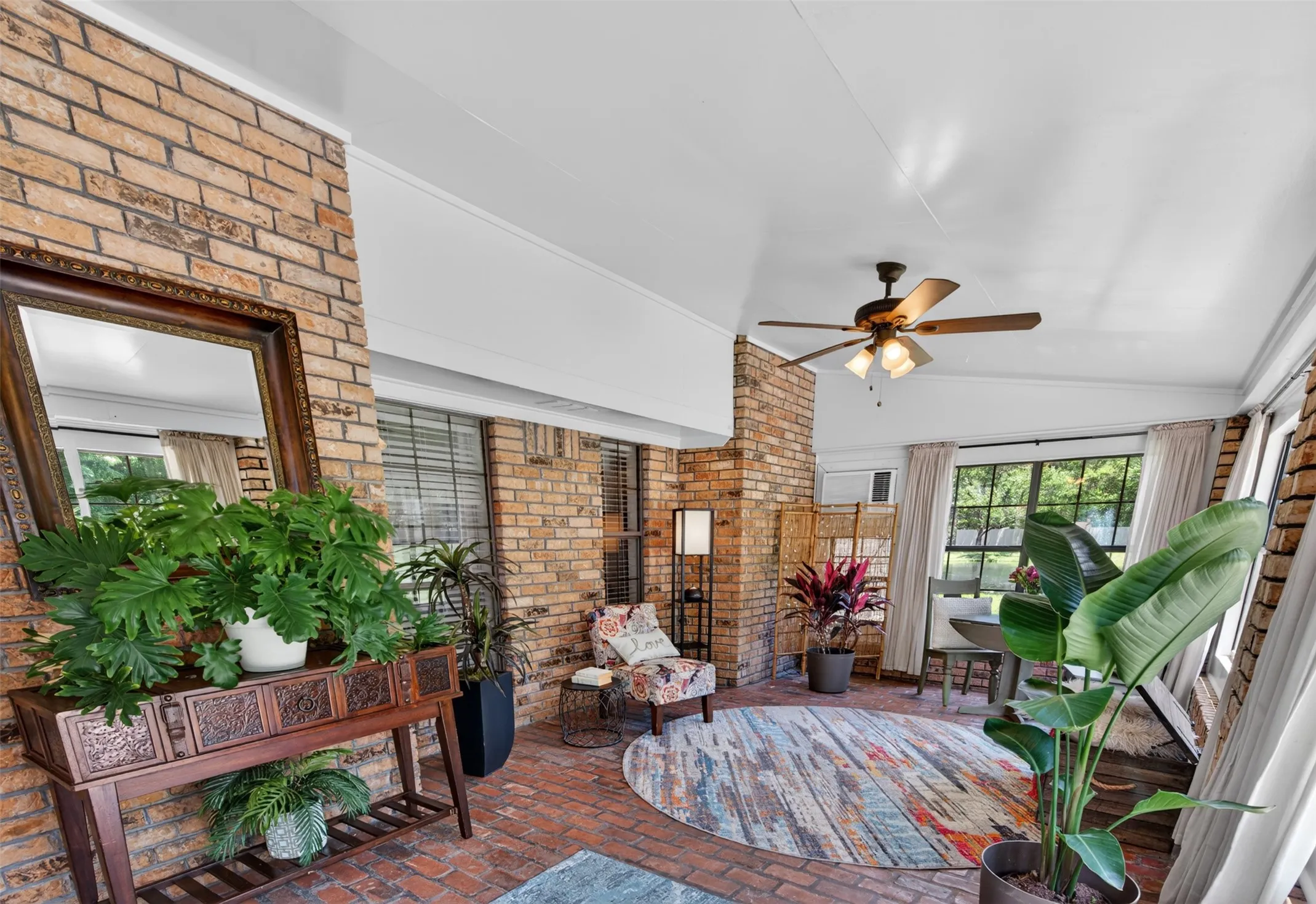 Single Family Residence For Sale in Harrison County , 1411 Holly Street S, Waskom, Texas 75692, 4 Bedroom, 5 Bathroom, 4 Garage spaces, 4,041 Sqft, built in 1984, mls#21253354, Real Estate Agent in Waskom, Homes For Sale in Harrison county, Homes For Sale in Waskom, Realtor in Waskom Texas, Real Estate Brokerage Independent Realty Texas, Luminita Cordes Realtor