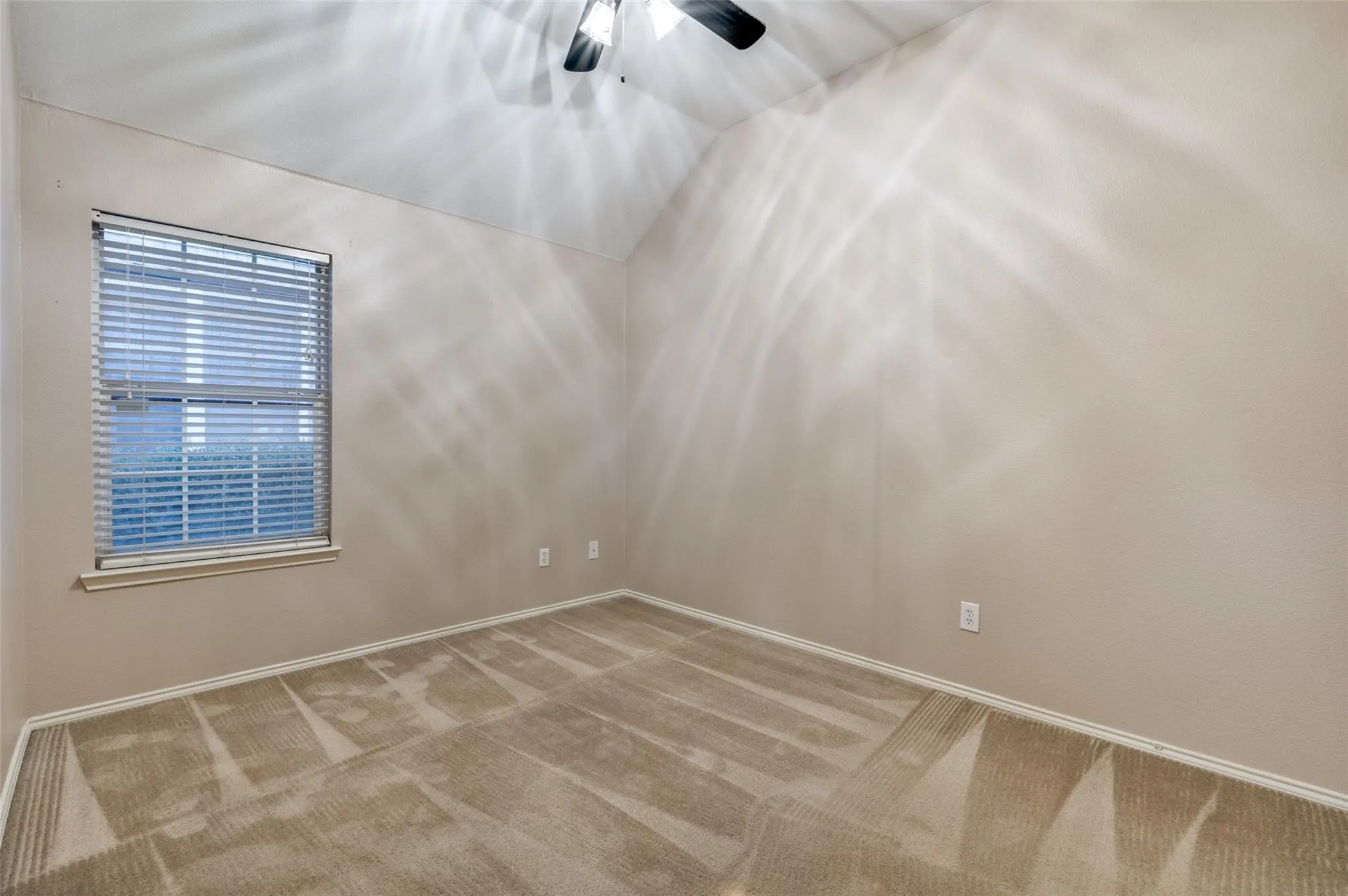 Single Family Residence For Rent in Collin County , 6752 Longhorn Trail, Frisco, Texas 75034, 3 Bedroom, 2 Bathroom, 2 Garage spaces, 1,865 Sqft, built in 2001, mls#21223798, Real Estate Agent in Frisco, Homes For Rent in Collin county, Homes For Rent in Frisco, Realtor in Frisco Texas, Real Estate Brokerage Independent Realty Texas, Luminita Cordes Realtor