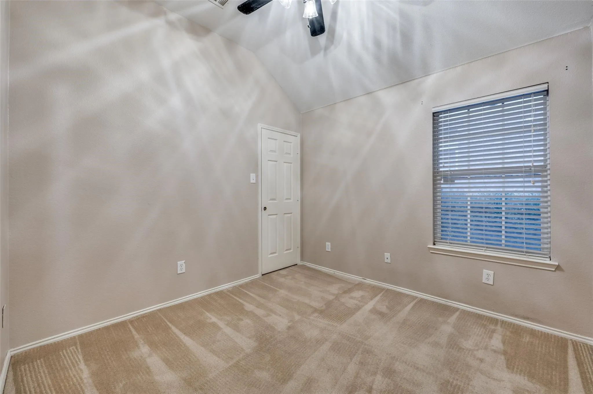 Single Family Residence For Rent in Collin County , 6752 Longhorn Trail, Frisco, Texas 75034, 3 Bedroom, 2 Bathroom, 2 Garage spaces, 1,865 Sqft, built in 2001, mls#21223798, Real Estate Agent in Frisco, Homes For Rent in Collin county, Homes For Rent in Frisco, Realtor in Frisco Texas, Real Estate Brokerage Independent Realty Texas, Luminita Cordes Realtor